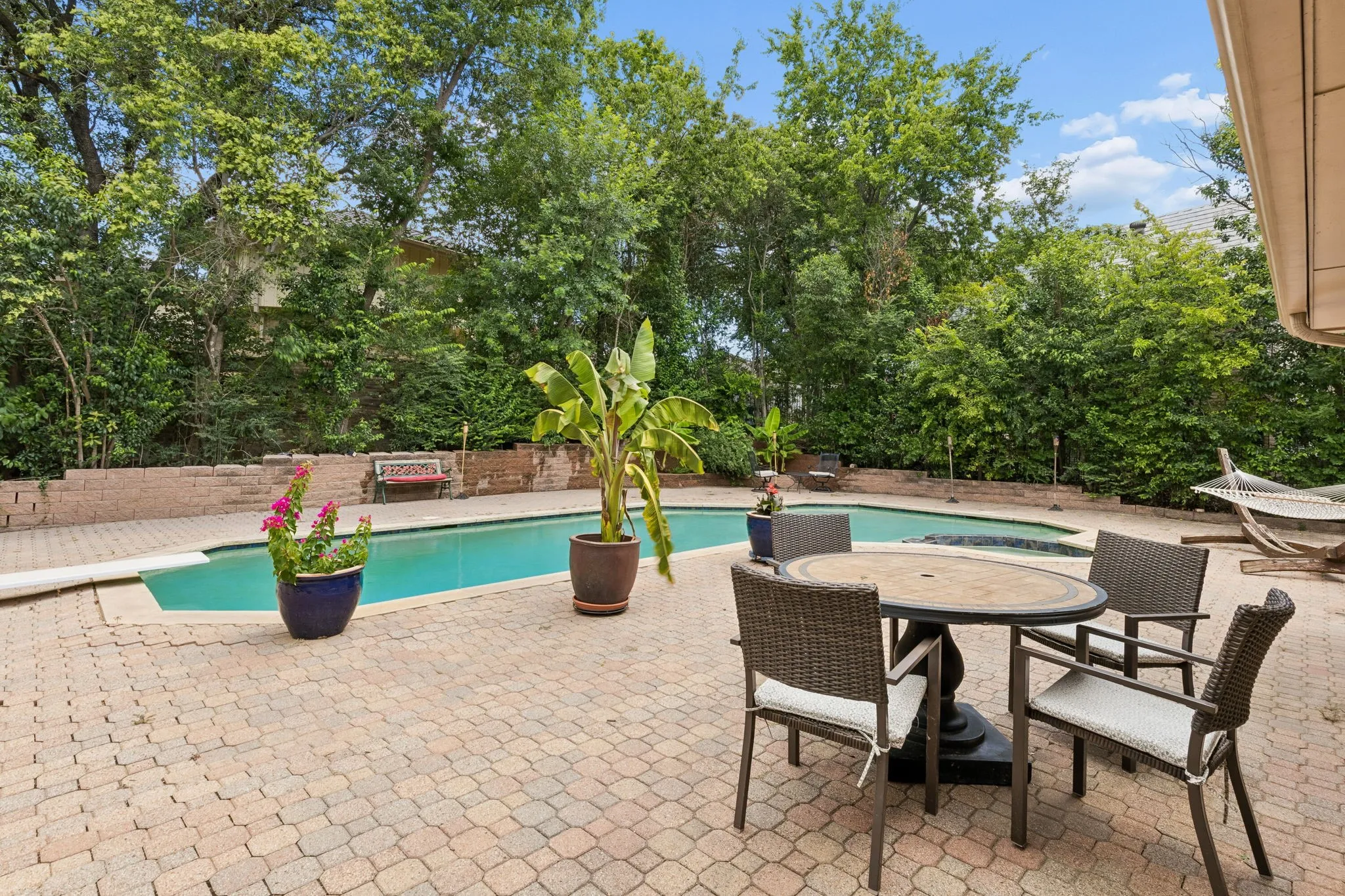 Single Family Residence For Sale in Dallas County , 205 Balboa Street, Irving, Texas 75062, 4 Bedroom, 4 Bathroom, 3 Garage spaces, 2,997 Sqft, built in 1981, mls#21328790, Real Estate Agent in Irving, Homes For Sale in Dallas county, Homes For Sale in Irving, Realtor in Irving Texas, Real Estate Brokerage Independent Realty Texas, Luminita Cordes Realtor