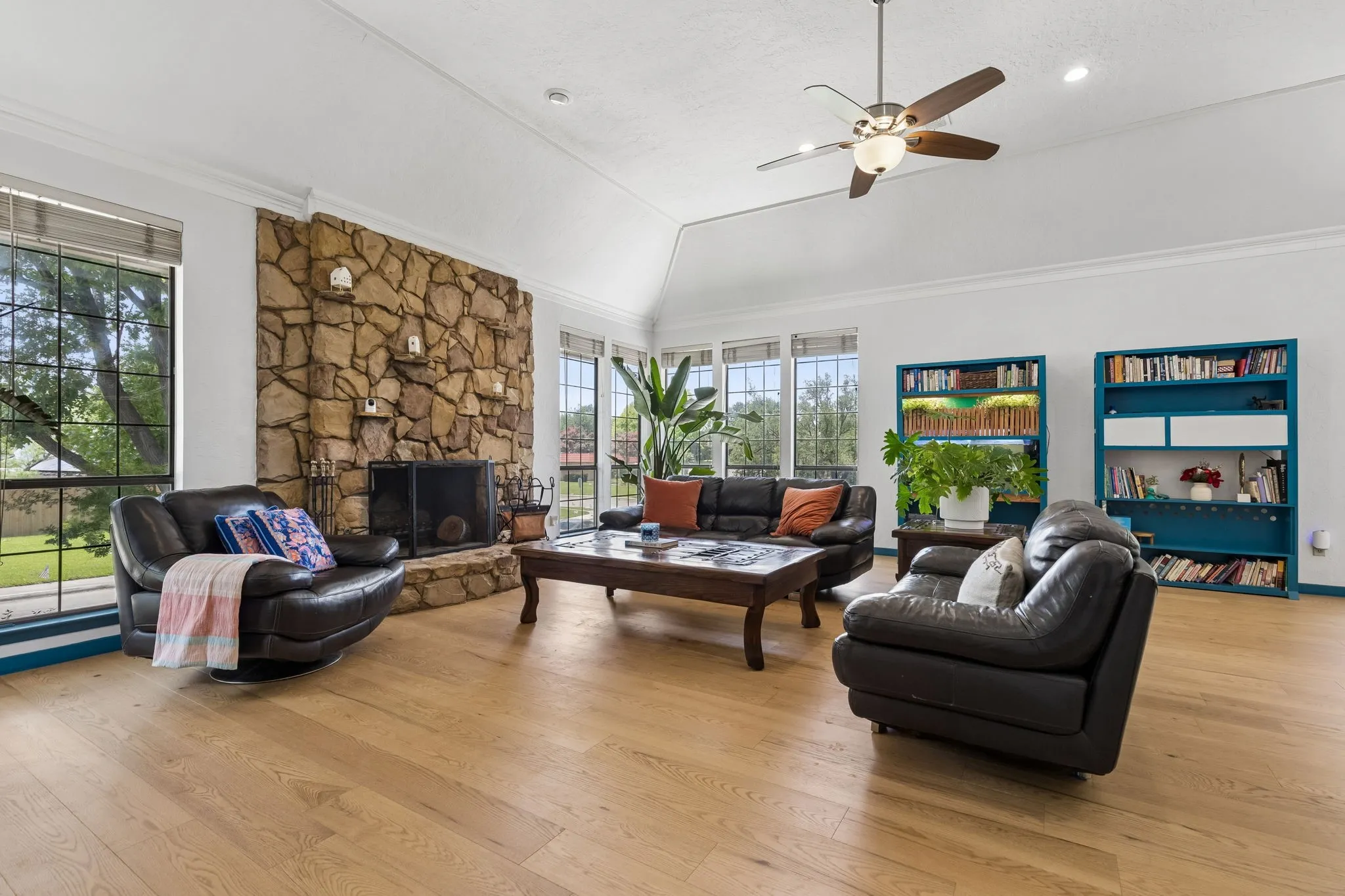 Single Family Residence For Sale in Dallas County , 205 Balboa Street, Irving, Texas 75062, 4 Bedroom, 4 Bathroom, 3 Garage spaces, 2,997 Sqft, built in 1981, mls#21328790, Real Estate Agent in Irving, Homes For Sale in Dallas county, Homes For Sale in Irving, Realtor in Irving Texas, Real Estate Brokerage Independent Realty Texas, Luminita Cordes Realtor