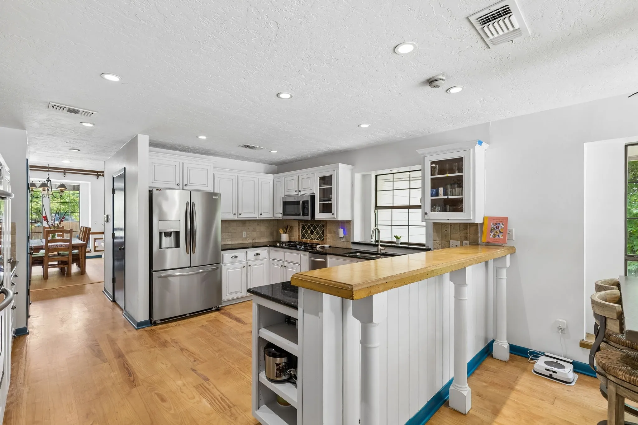 Single Family Residence For Sale in Dallas County , 205 Balboa Street, Irving, Texas 75062, 4 Bedroom, 4 Bathroom, 3 Garage spaces, 2,997 Sqft, built in 1981, mls#21328790, Real Estate Agent in Irving, Homes For Sale in Dallas county, Homes For Sale in Irving, Realtor in Irving Texas, Real Estate Brokerage Independent Realty Texas, Luminita Cordes Realtor