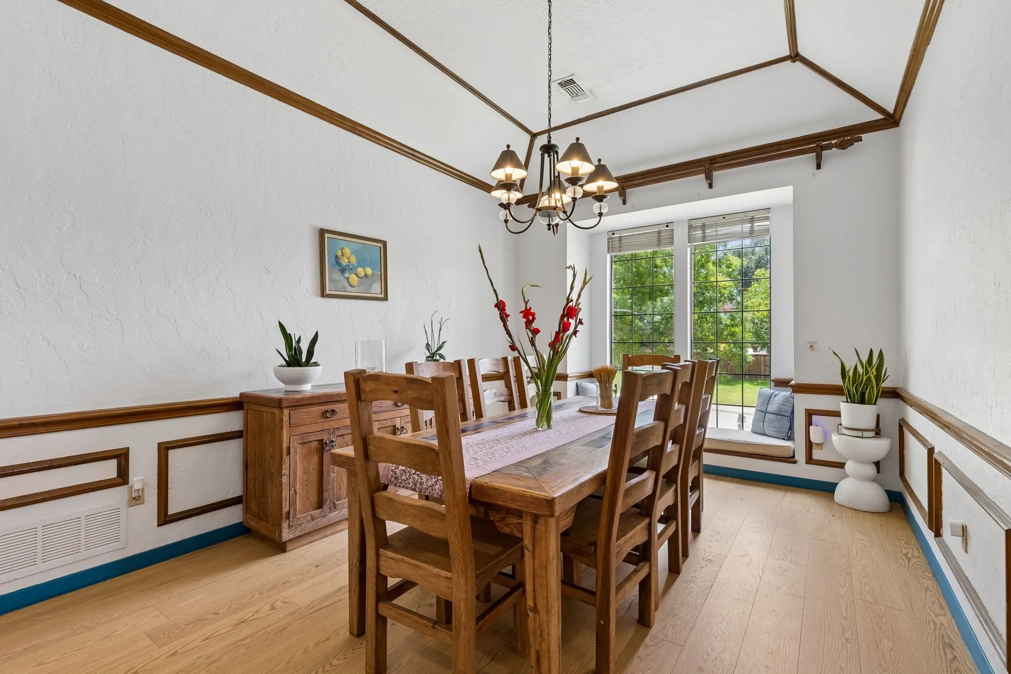 Single Family Residence For Sale in Dallas County , 205 Balboa Street, Irving, Texas 75062, 4 Bedroom, 4 Bathroom, 3 Garage spaces, 2,997 Sqft, built in 1981, mls#21328790, Real Estate Agent in Irving, Homes For Sale in Dallas county, Homes For Sale in Irving, Realtor in Irving Texas, Real Estate Brokerage Independent Realty Texas, Luminita Cordes Realtor