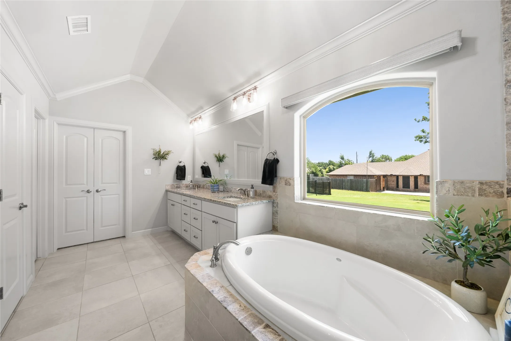 Single Family Residence For Sale in Hood County , 4706 W Wedgefield Road, Granbury, Texas 76049, 4 Bedroom, 2 Bathroom, 2 Garage spaces, 2,374 Sqft, built in 2022, mls#21328833, Real Estate Agent in Granbury, Homes For Sale in Hood county, Homes For Sale in Granbury, Realtor in Granbury Texas, Real Estate Brokerage Independent Realty Texas, Luminita Cordes Realtor