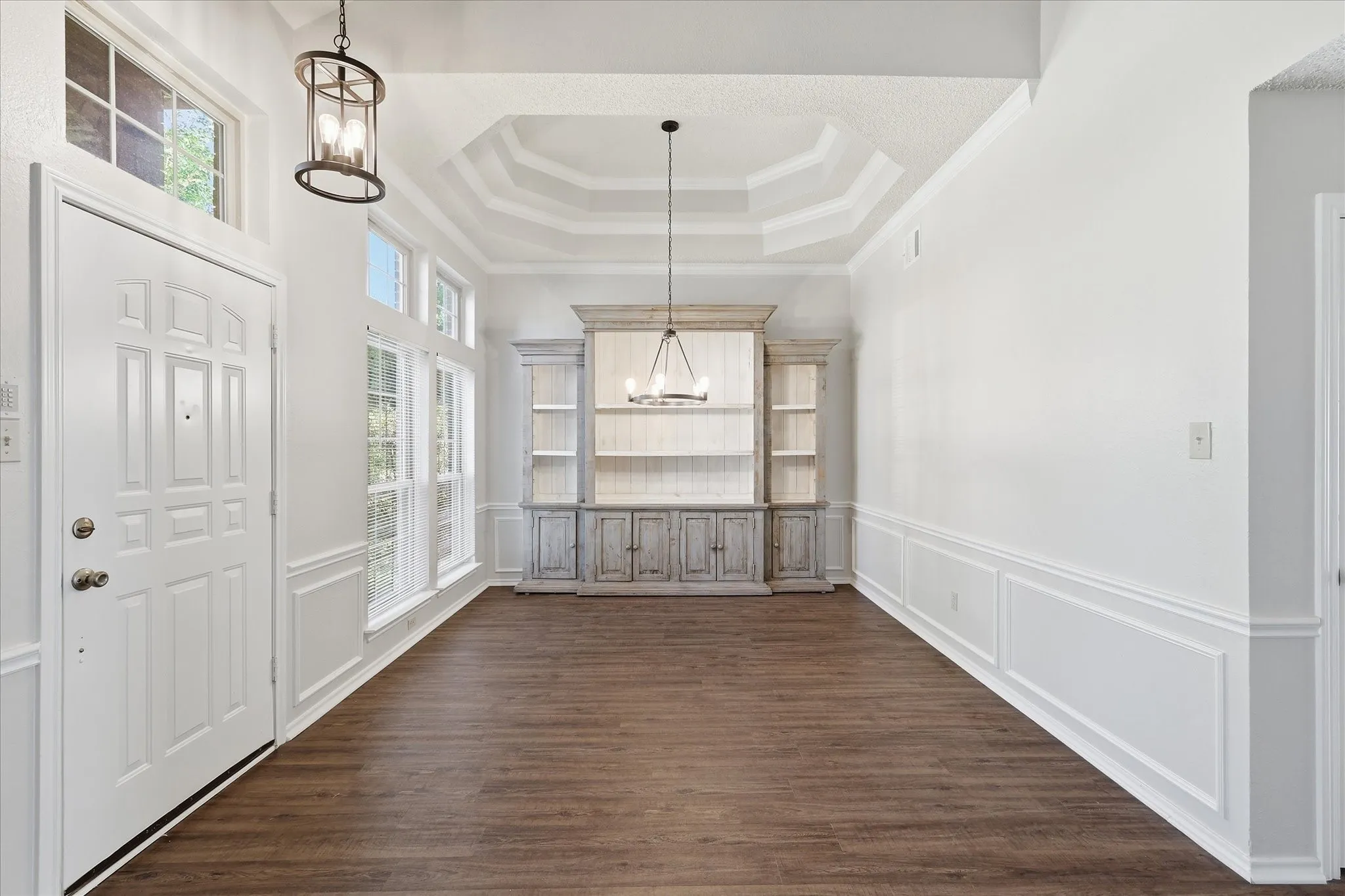 A dramatic tray ceiling, elegant millwork and abundant natural light create a memorable setting for everything from holiday dinners to intimate gatherings.