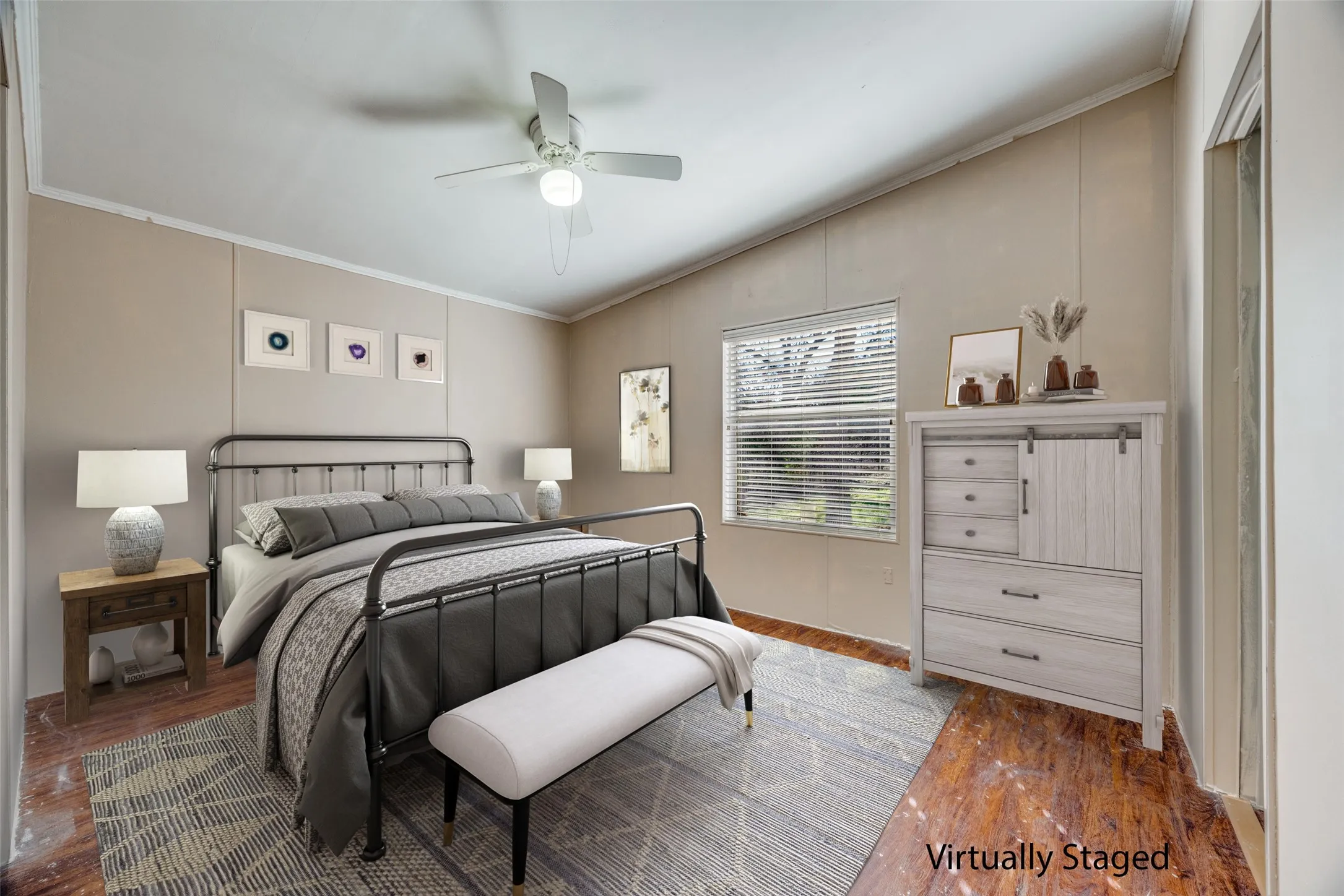 Large secondary bedroom with a shared full bath!  Virtually​​‌​​​​‌​​‌‌​‌‌​​​‌‌​‌​‌​‌​​​‌​​ Stated!