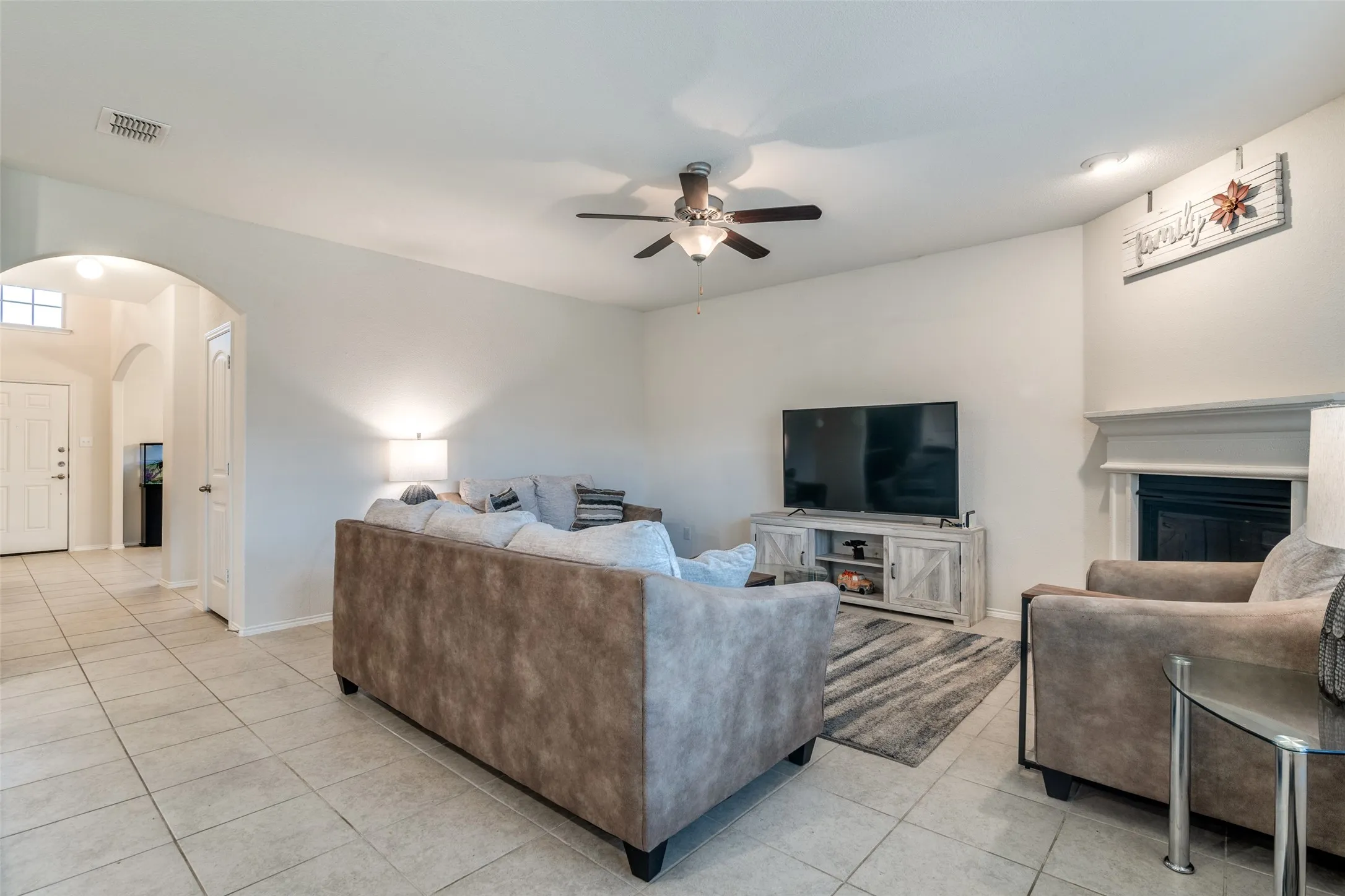 Single Family Residence For Sale in Kaufman County , 1965 Travertine Avenue, Forney, Texas 75126, 4 Bedroom, 3 Bathroom, 2 Garage spaces, 2,576 Sqft, built in 2018, mls#21328853, Real Estate Agent in Forney, Homes For Sale in Kaufman county, Homes For Sale in Forney, Realtor in Forney Texas, Real Estate Brokerage Independent Realty Texas, Luminita Cordes Realtor