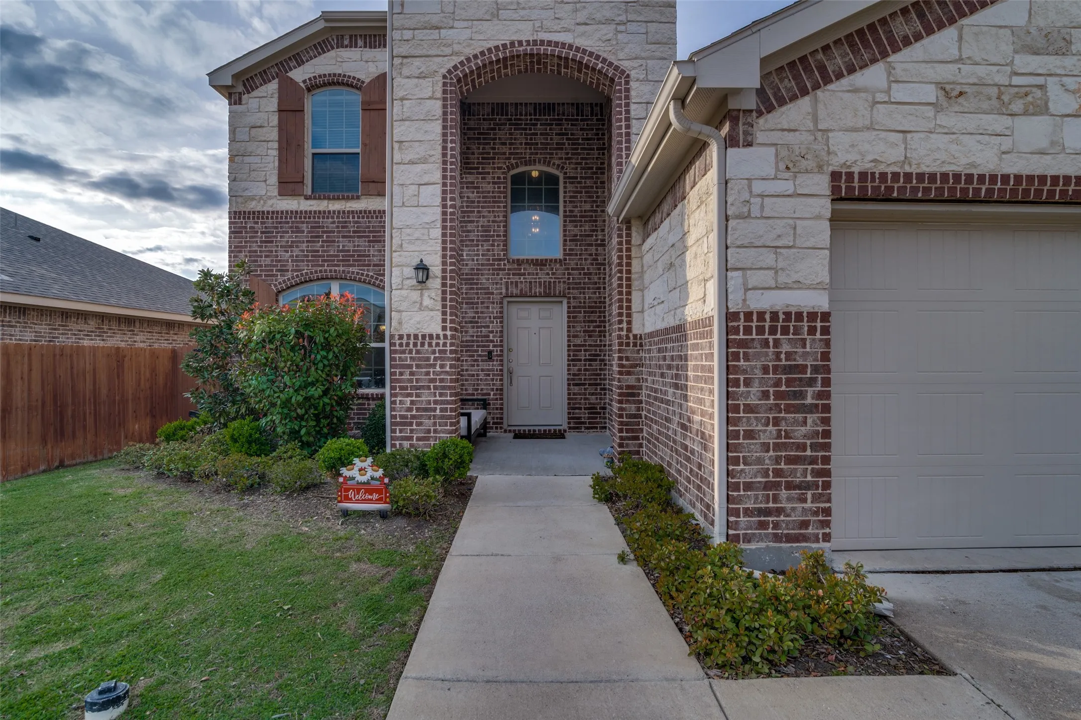 Single Family Residence For Sale in Kaufman County , 1965 Travertine Avenue, Forney, Texas 75126, 4 Bedroom, 3 Bathroom, 2 Garage spaces, 2,576 Sqft, built in 2018, mls#21328853, Real Estate Agent in Forney, Homes For Sale in Kaufman county, Homes For Sale in Forney, Realtor in Forney Texas, Real Estate Brokerage Independent Realty Texas, Luminita Cordes Realtor