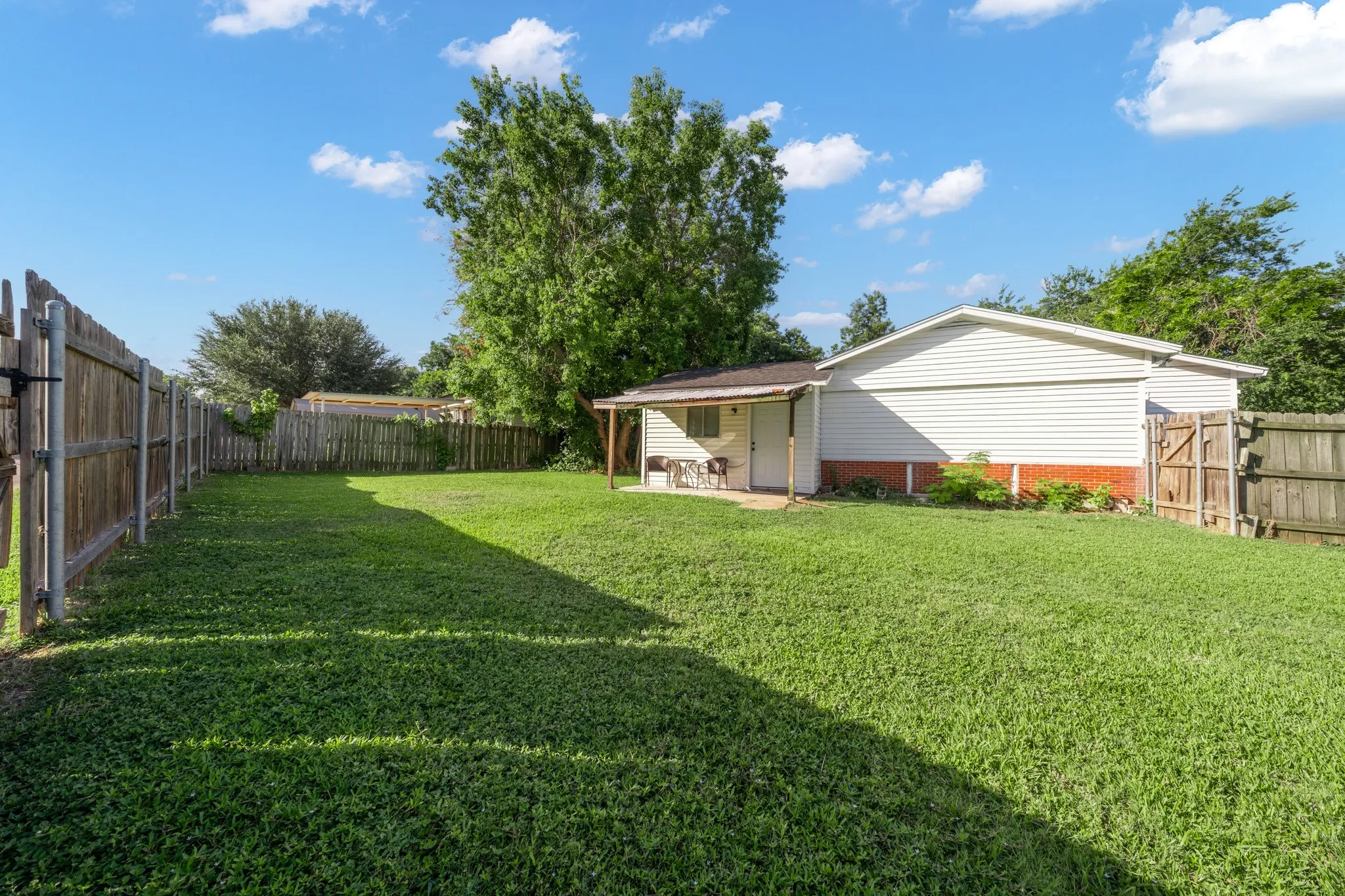 Single Family Residence For Sale in Mc Lennan County , 3804 Belmont Drive, Waco, Texas 76711, 2 Bedroom, 1 Bathroom, Garage spaces, 1,424 Sqft, built in 1954, mls#21327770, Real Estate Agent in Waco, Homes For Sale in Mc Lennan county, Homes For Sale in Waco, Realtor in Waco Texas, Real Estate Brokerage Independent Realty Texas, Luminita Cordes Realtor