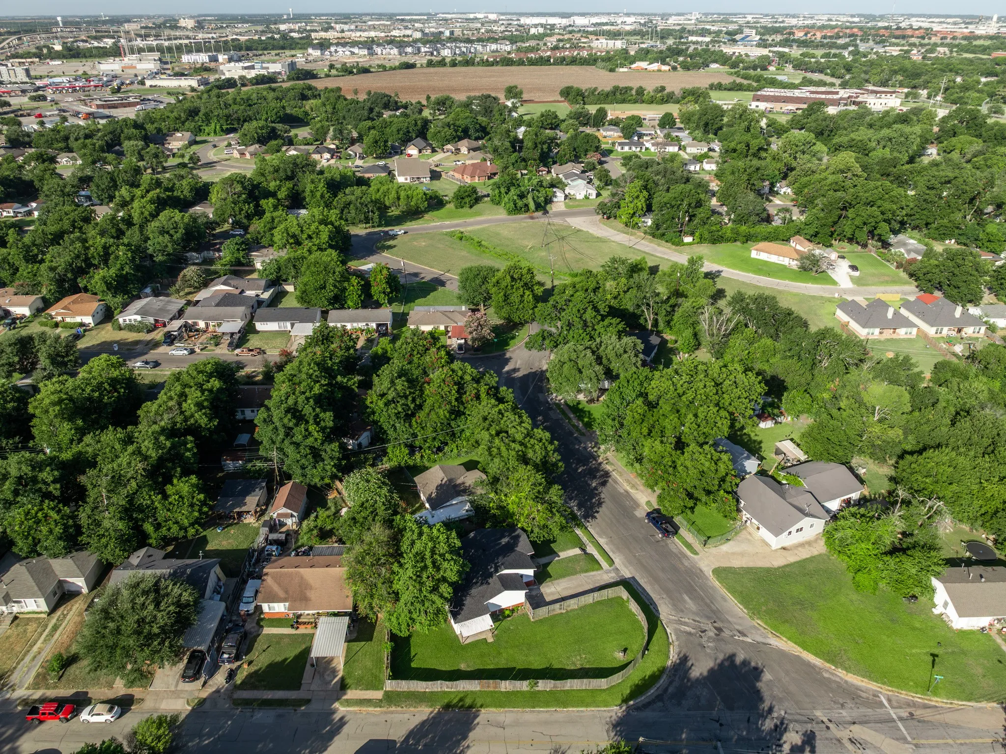Single Family Residence For Sale in Mc Lennan County , 3804 Belmont Drive, Waco, Texas 76711, 2 Bedroom, 1 Bathroom, Garage spaces, 1,424 Sqft, built in 1954, mls#21327770, Real Estate Agent in Waco, Homes For Sale in Mc Lennan county, Homes For Sale in Waco, Realtor in Waco Texas, Real Estate Brokerage Independent Realty Texas, Luminita Cordes Realtor