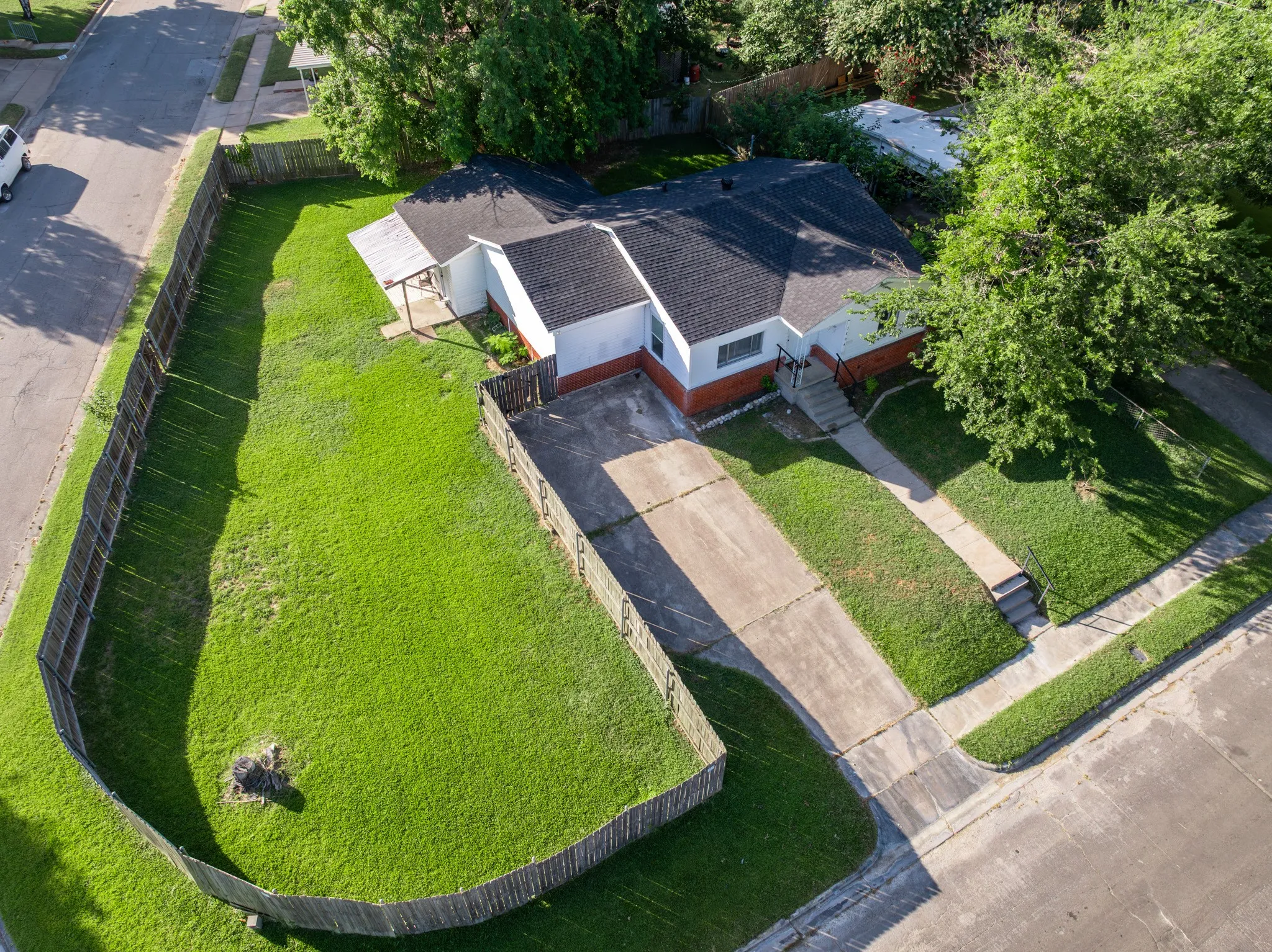 Single Family Residence For Sale in Mc Lennan County , 3804 Belmont Drive, Waco, Texas 76711, 2 Bedroom, 1 Bathroom, Garage spaces, 1,424 Sqft, built in 1954, mls#21327770, Real Estate Agent in Waco, Homes For Sale in Mc Lennan county, Homes For Sale in Waco, Realtor in Waco Texas, Real Estate Brokerage Independent Realty Texas, Luminita Cordes Realtor