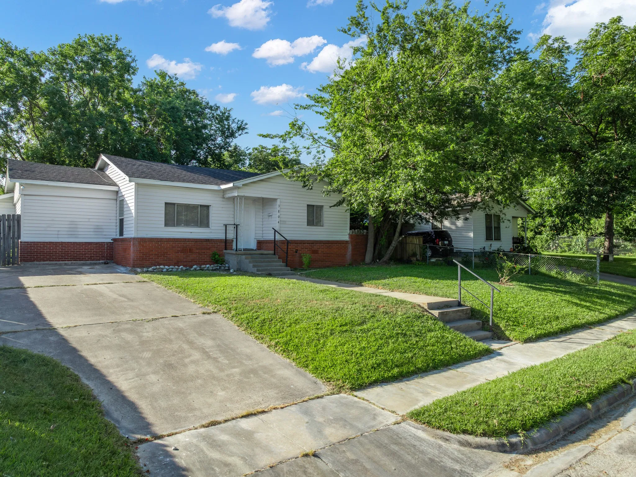Single Family Residence For Sale in Mc Lennan County , 3804 Belmont Drive, Waco, Texas 76711, 2 Bedroom, 1 Bathroom, Garage spaces, 1,424 Sqft, built in 1954, mls#21327770, Real Estate Agent in Waco, Homes For Sale in Mc Lennan county, Homes For Sale in Waco, Realtor in Waco Texas, Real Estate Brokerage Independent Realty Texas, Luminita Cordes Realtor