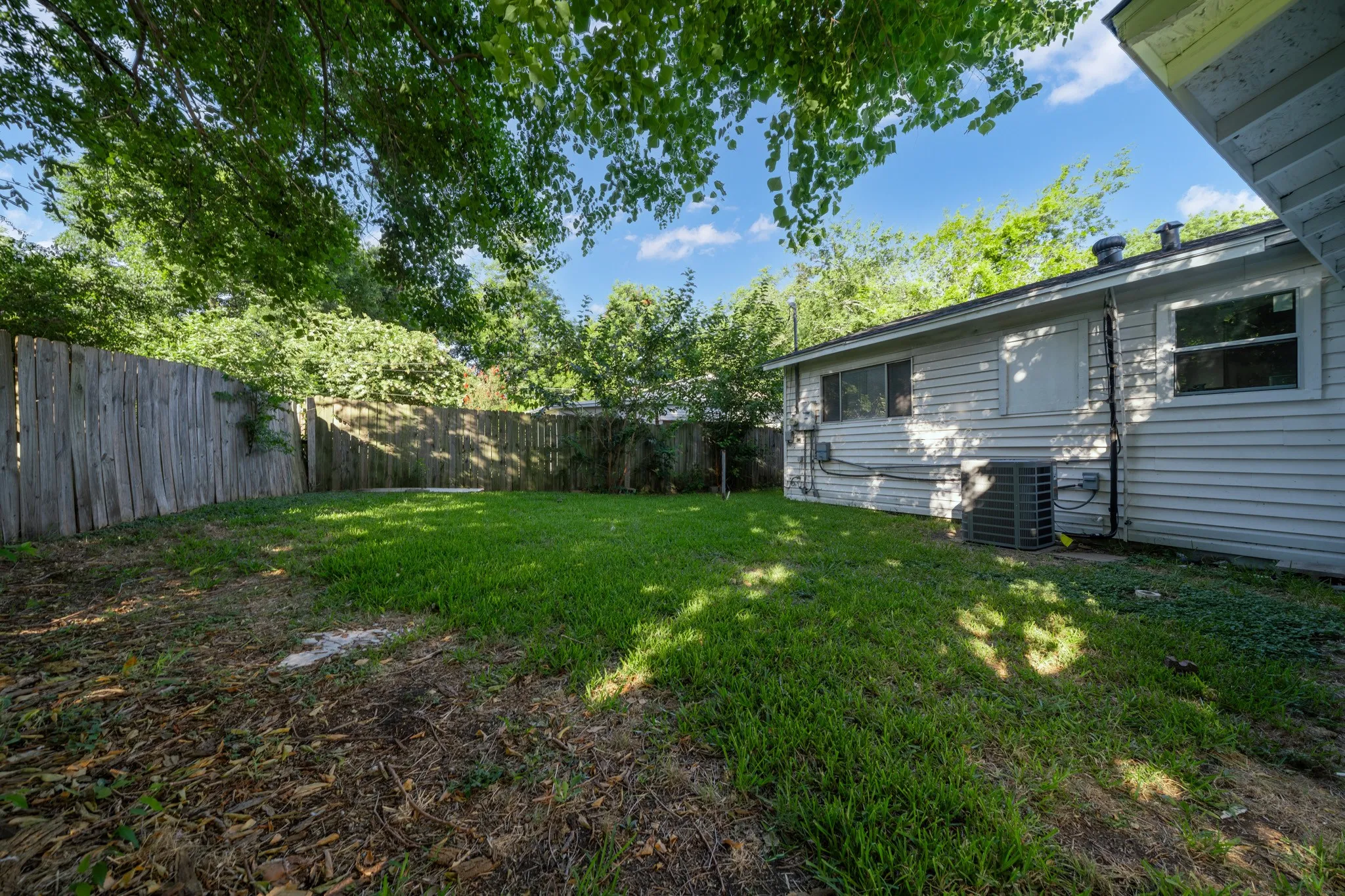 Single Family Residence For Sale in Mc Lennan County , 3804 Belmont Drive, Waco, Texas 76711, 2 Bedroom, 1 Bathroom, Garage spaces, 1,424 Sqft, built in 1954, mls#21327770, Real Estate Agent in Waco, Homes For Sale in Mc Lennan county, Homes For Sale in Waco, Realtor in Waco Texas, Real Estate Brokerage Independent Realty Texas, Luminita Cordes Realtor
