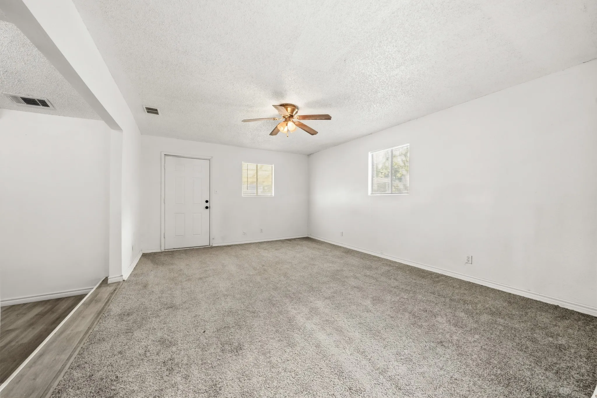 Single Family Residence For Sale in Mc Lennan County , 3804 Belmont Drive, Waco, Texas 76711, 2 Bedroom, 1 Bathroom, Garage spaces, 1,424 Sqft, built in 1954, mls#21327770, Real Estate Agent in Waco, Homes For Sale in Mc Lennan county, Homes For Sale in Waco, Realtor in Waco Texas, Real Estate Brokerage Independent Realty Texas, Luminita Cordes Realtor