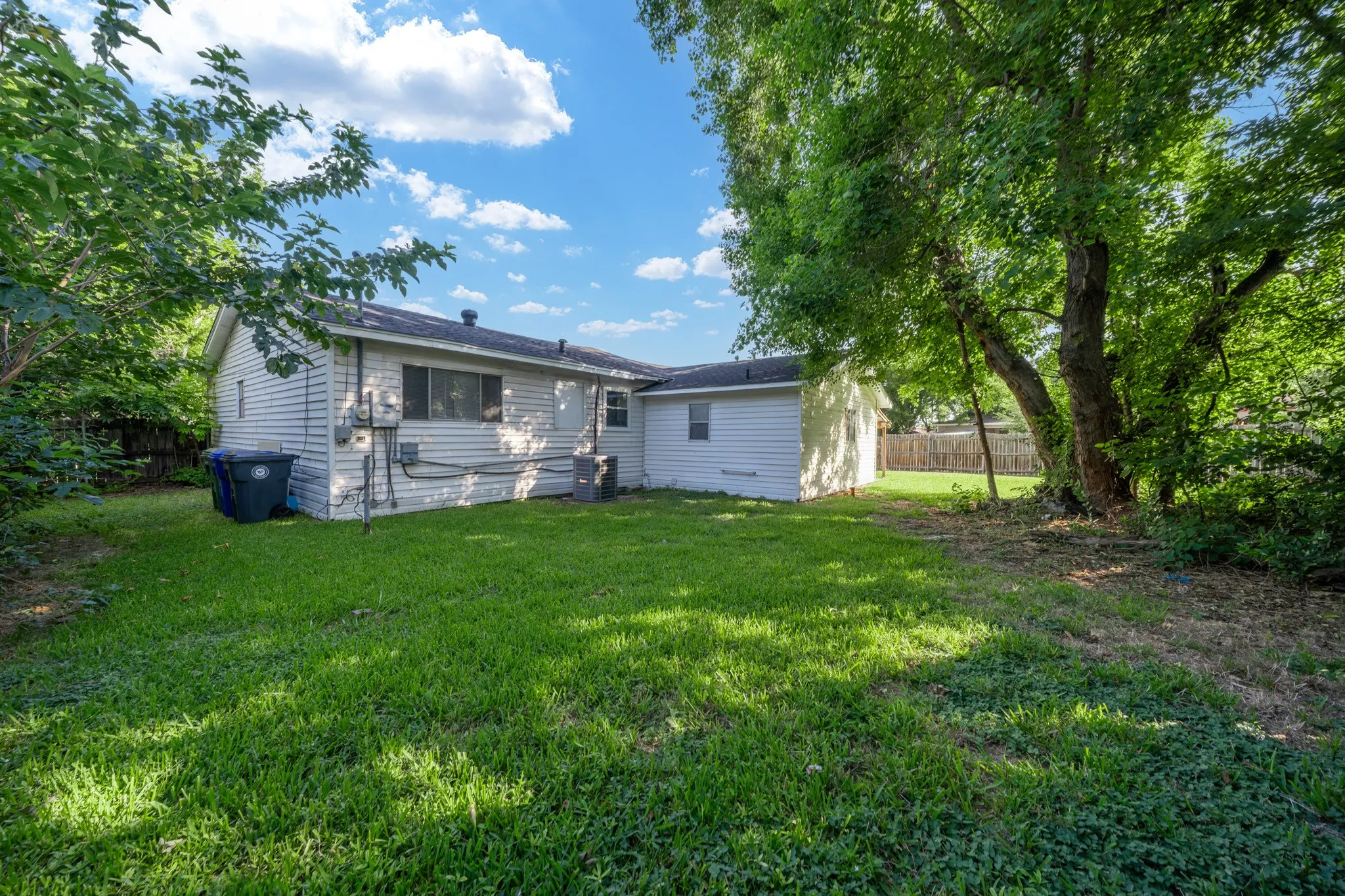 Single Family Residence For Sale in Mc Lennan County , 3804 Belmont Drive, Waco, Texas 76711, 2 Bedroom, 1 Bathroom, Garage spaces, 1,424 Sqft, built in 1954, mls#21327770, Real Estate Agent in Waco, Homes For Sale in Mc Lennan county, Homes For Sale in Waco, Realtor in Waco Texas, Real Estate Brokerage Independent Realty Texas, Luminita Cordes Realtor