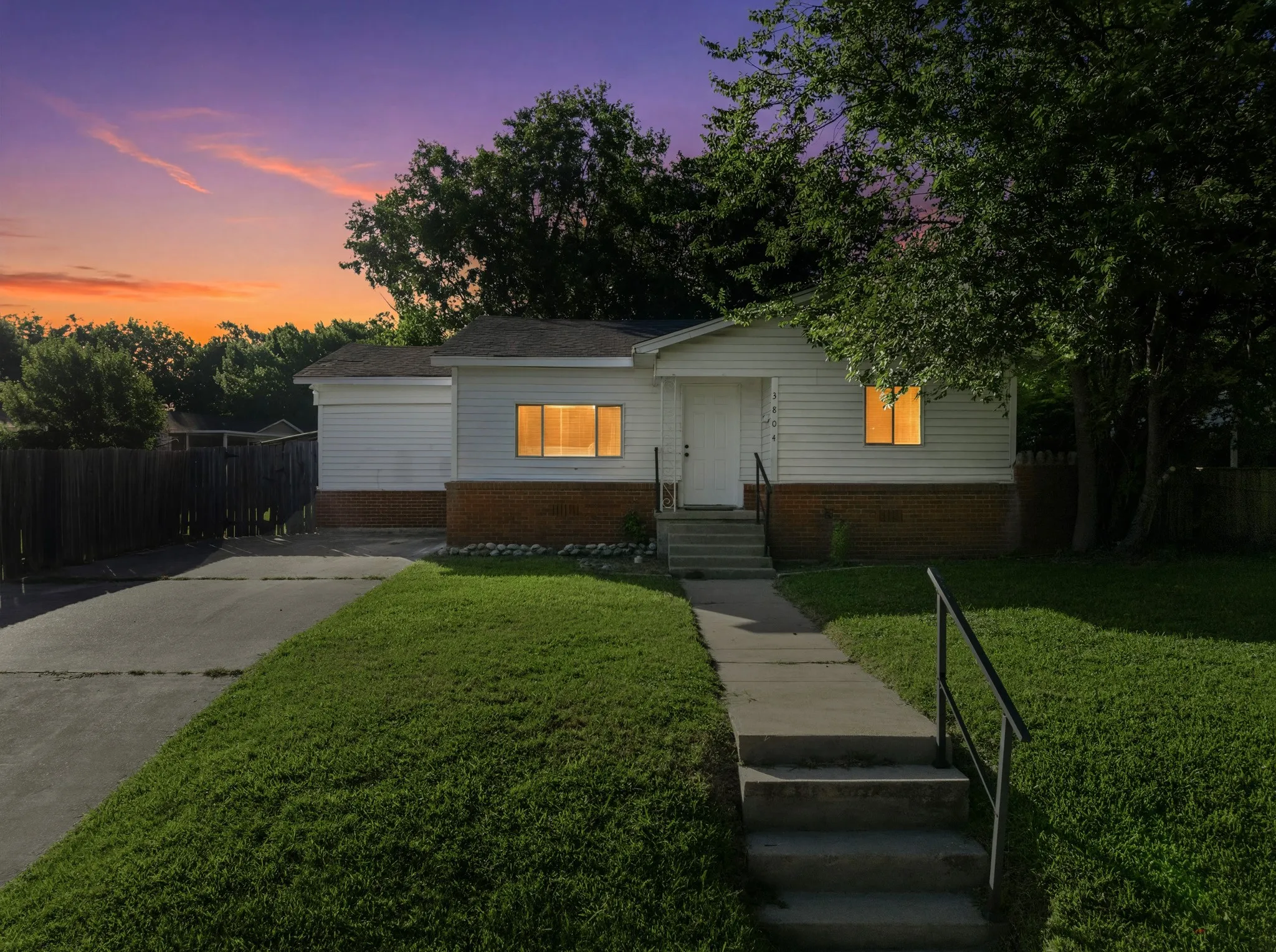 Single Family Residence For Sale in Mc Lennan County , 3804 Belmont Drive, Waco, Texas 76711, 2 Bedroom, 1 Bathroom, Garage spaces, 1,424 Sqft, built in 1954, mls#21327770, Real Estate Agent in Waco, Homes For Sale in Mc Lennan county, Homes For Sale in Waco, Realtor in Waco Texas, Real Estate Brokerage Independent Realty Texas, Luminita Cordes Realtor