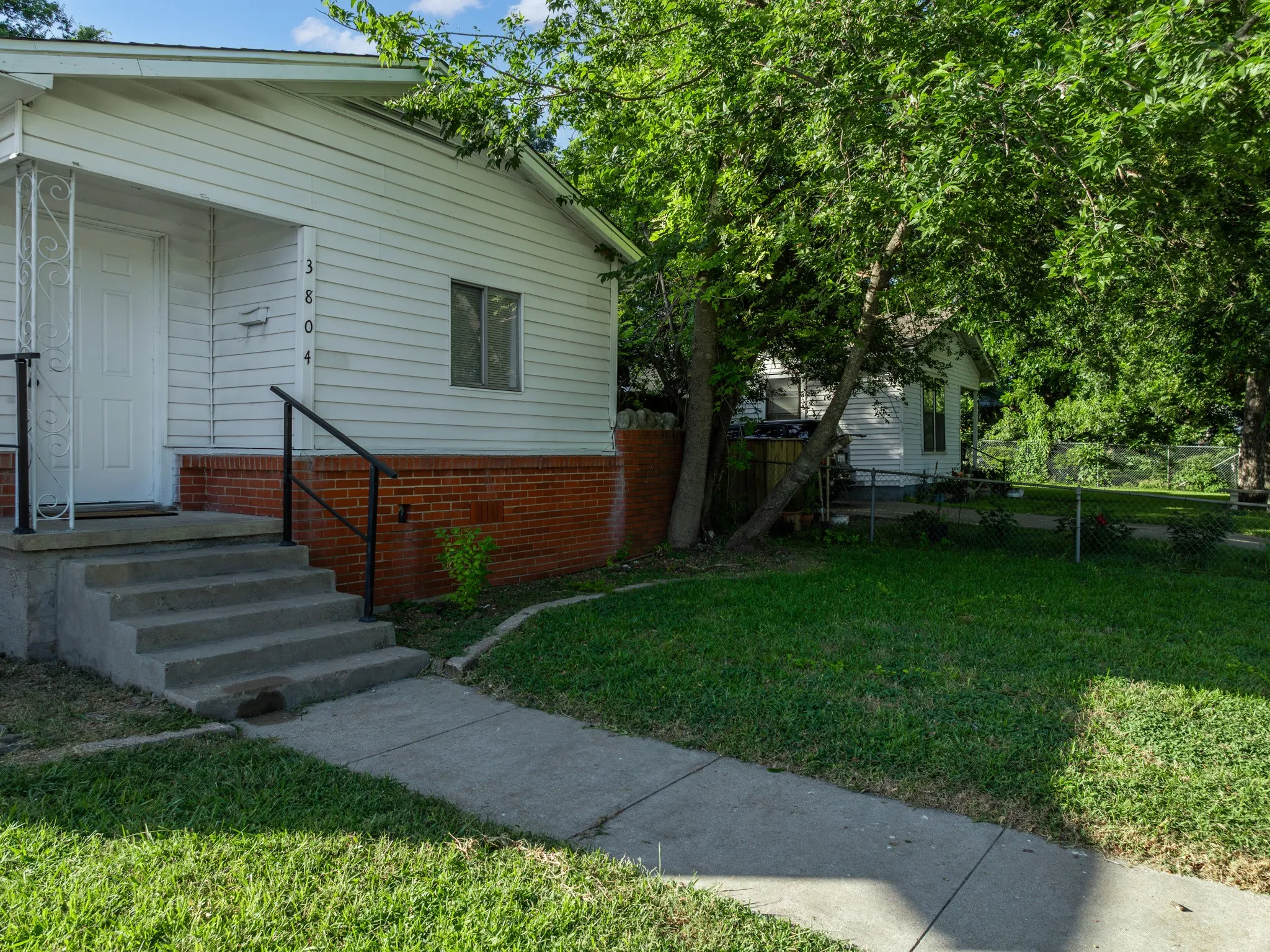 Single Family Residence For Sale in Mc Lennan County , 3804 Belmont Drive, Waco, Texas 76711, 2 Bedroom, 1 Bathroom, Garage spaces, 1,424 Sqft, built in 1954, mls#21327770, Real Estate Agent in Waco, Homes For Sale in Mc Lennan county, Homes For Sale in Waco, Realtor in Waco Texas, Real Estate Brokerage Independent Realty Texas, Luminita Cordes Realtor