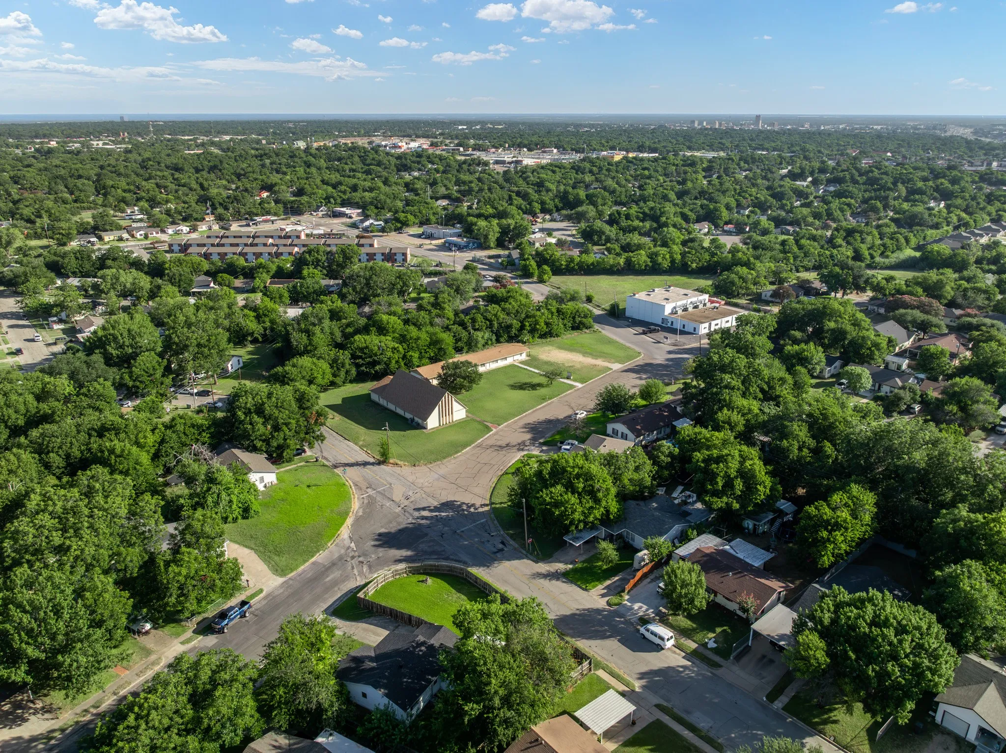 Single Family Residence For Sale in Mc Lennan County , 3804 Belmont Drive, Waco, Texas 76711, 2 Bedroom, 1 Bathroom, Garage spaces, 1,424 Sqft, built in 1954, mls#21327770, Real Estate Agent in Waco, Homes For Sale in Mc Lennan county, Homes For Sale in Waco, Realtor in Waco Texas, Real Estate Brokerage Independent Realty Texas, Luminita Cordes Realtor