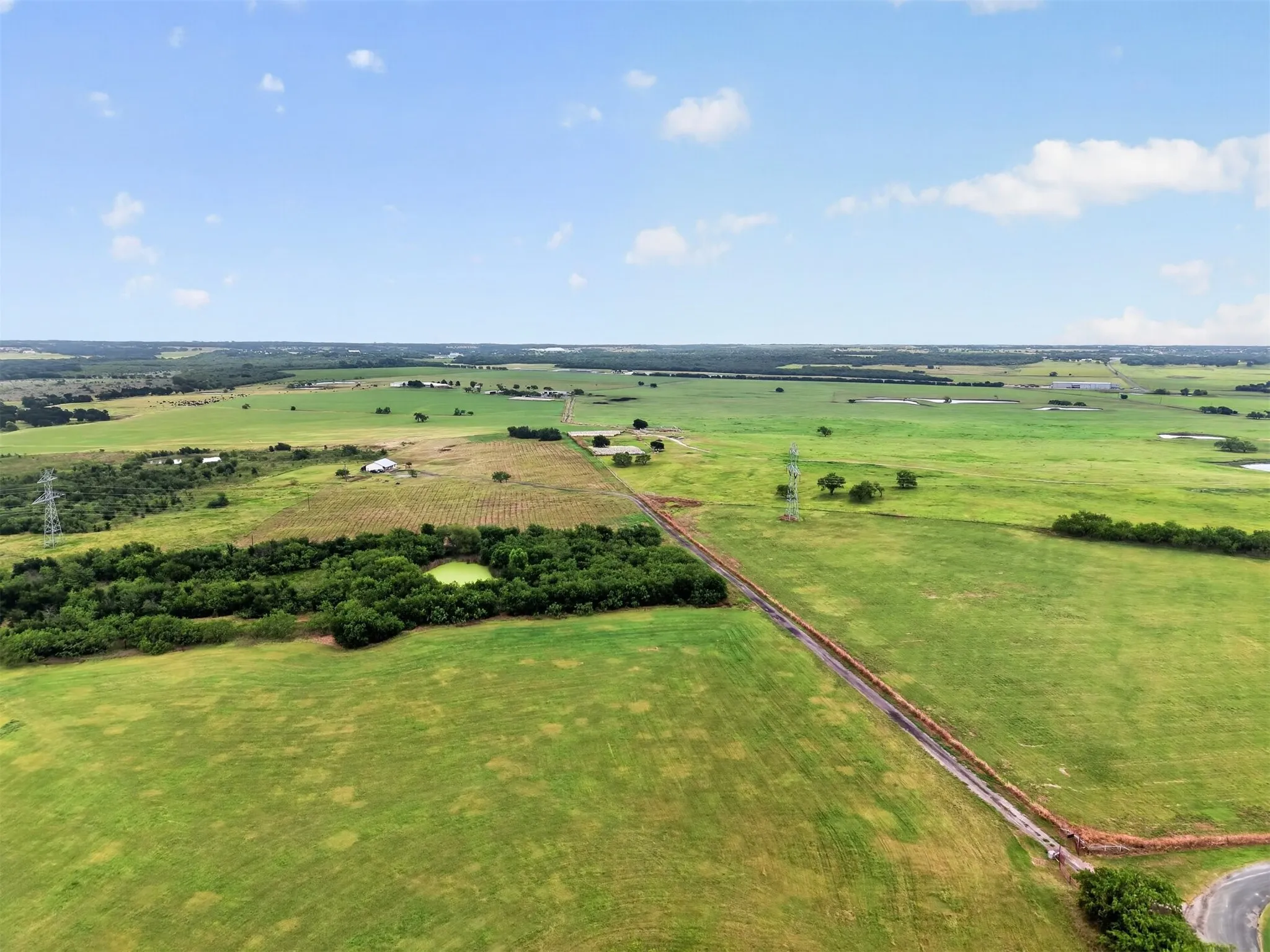 Single Family Residence For Sale in Ellis County , 901 Marion Road, Venus, Texas 76084, 3 Bedroom, 2 Bathroom, Garage spaces, 1,880 Sqft, built in 2004, mls#21313253, Real Estate Agent in Venus, Homes For Sale in Ellis county, Homes For Sale in Venus, Realtor in Venus Texas, Real Estate Brokerage Independent Realty Texas, Luminita Cordes Realtor