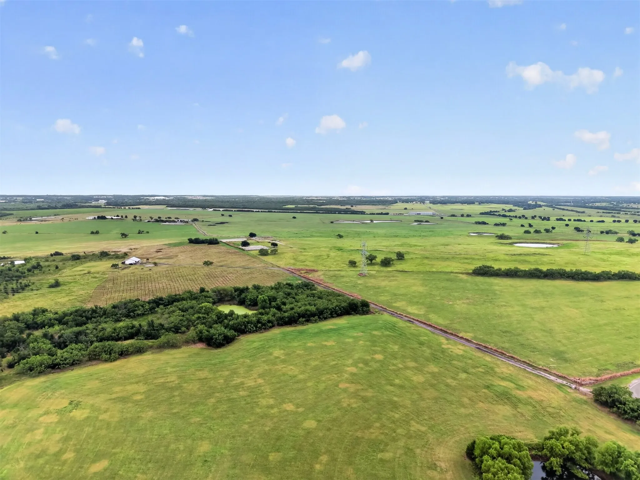 Single Family Residence For Sale in Ellis County , 901 Marion Road, Venus, Texas 76084, 3 Bedroom, 2 Bathroom, Garage spaces, 1,880 Sqft, built in 2004, mls#21313253, Real Estate Agent in Venus, Homes For Sale in Ellis county, Homes For Sale in Venus, Realtor in Venus Texas, Real Estate Brokerage Independent Realty Texas, Luminita Cordes Realtor