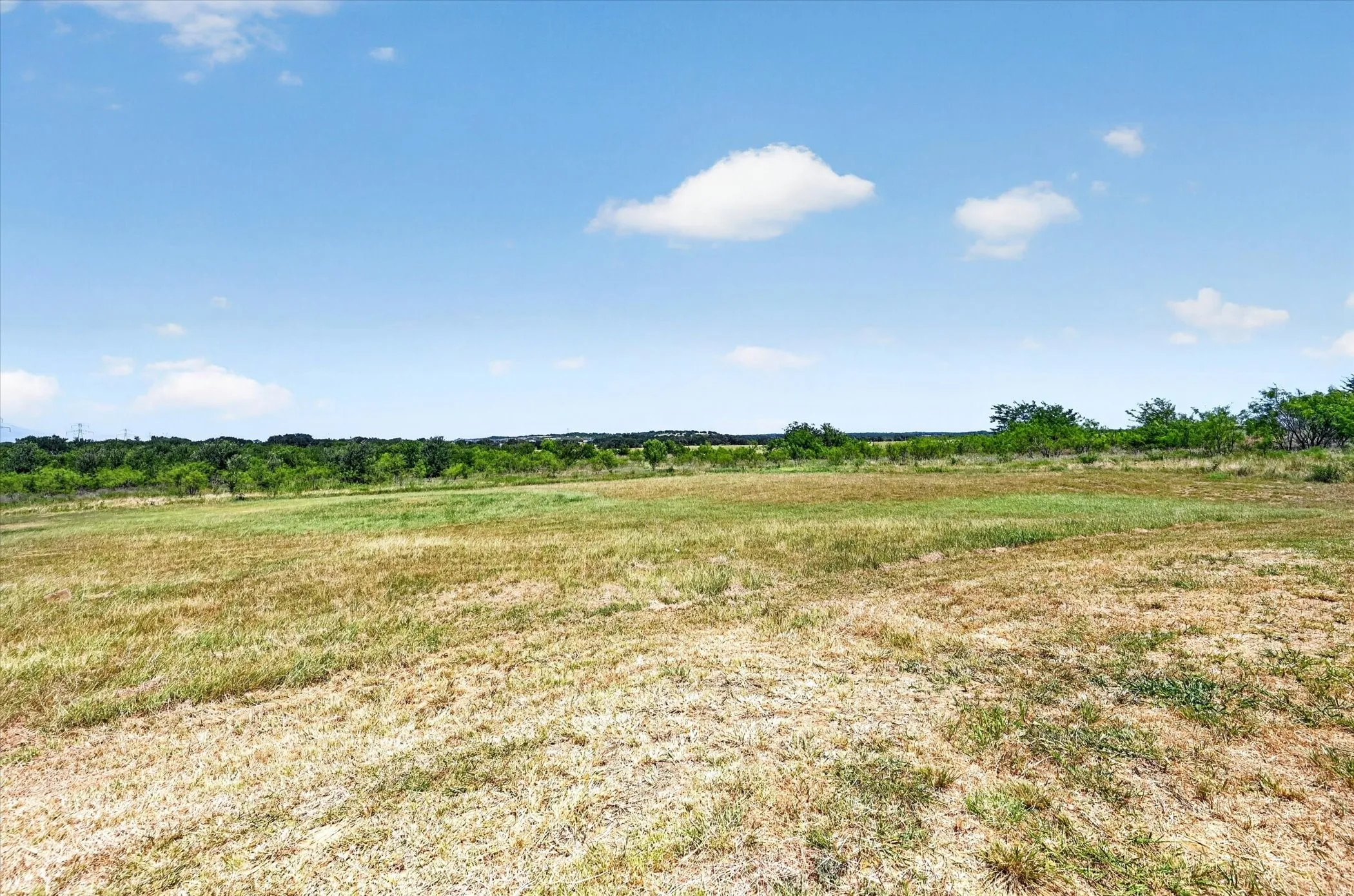 Single Family Residence For Sale in Ellis County , 901 Marion Road, Venus, Texas 76084, 3 Bedroom, 2 Bathroom, Garage spaces, 1,880 Sqft, built in 2004, mls#21313253, Real Estate Agent in Venus, Homes For Sale in Ellis county, Homes For Sale in Venus, Realtor in Venus Texas, Real Estate Brokerage Independent Realty Texas, Luminita Cordes Realtor
