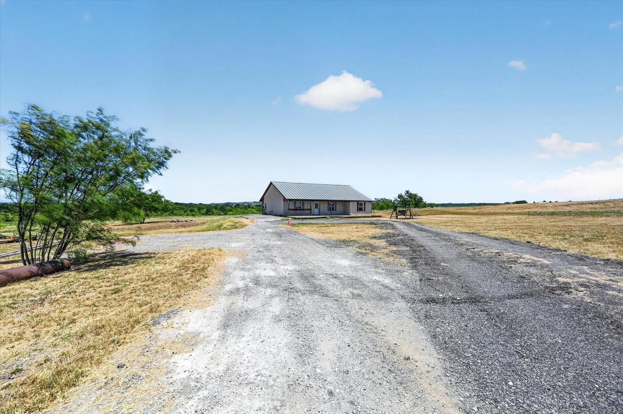 Single Family Residence For Sale in Ellis County , 901 Marion Road, Venus, Texas 76084, 3 Bedroom, 2 Bathroom, Garage spaces, 1,880 Sqft, built in 2004, mls#21313253, Real Estate Agent in Venus, Homes For Sale in Ellis county, Homes For Sale in Venus, Realtor in Venus Texas, Real Estate Brokerage Independent Realty Texas, Luminita Cordes Realtor