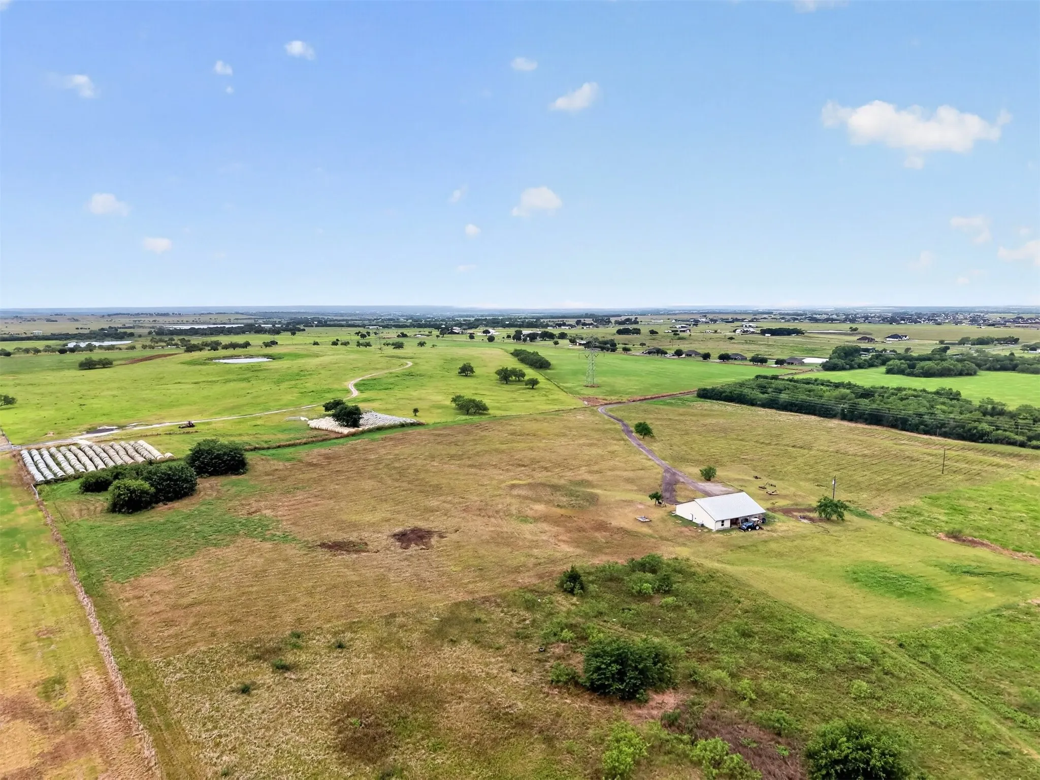 Single Family Residence For Sale in Ellis County , 901 Marion Road, Venus, Texas 76084, 3 Bedroom, 2 Bathroom, Garage spaces, 1,880 Sqft, built in 2004, mls#21313253, Real Estate Agent in Venus, Homes For Sale in Ellis county, Homes For Sale in Venus, Realtor in Venus Texas, Real Estate Brokerage Independent Realty Texas, Luminita Cordes Realtor