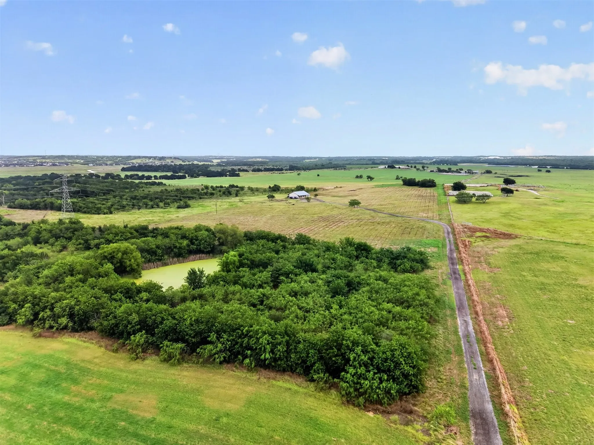 Single Family Residence For Sale in Ellis County , 901 Marion Road, Venus, Texas 76084, 3 Bedroom, 2 Bathroom, Garage spaces, 1,880 Sqft, built in 2004, mls#21313253, Real Estate Agent in Venus, Homes For Sale in Ellis county, Homes For Sale in Venus, Realtor in Venus Texas, Real Estate Brokerage Independent Realty Texas, Luminita Cordes Realtor