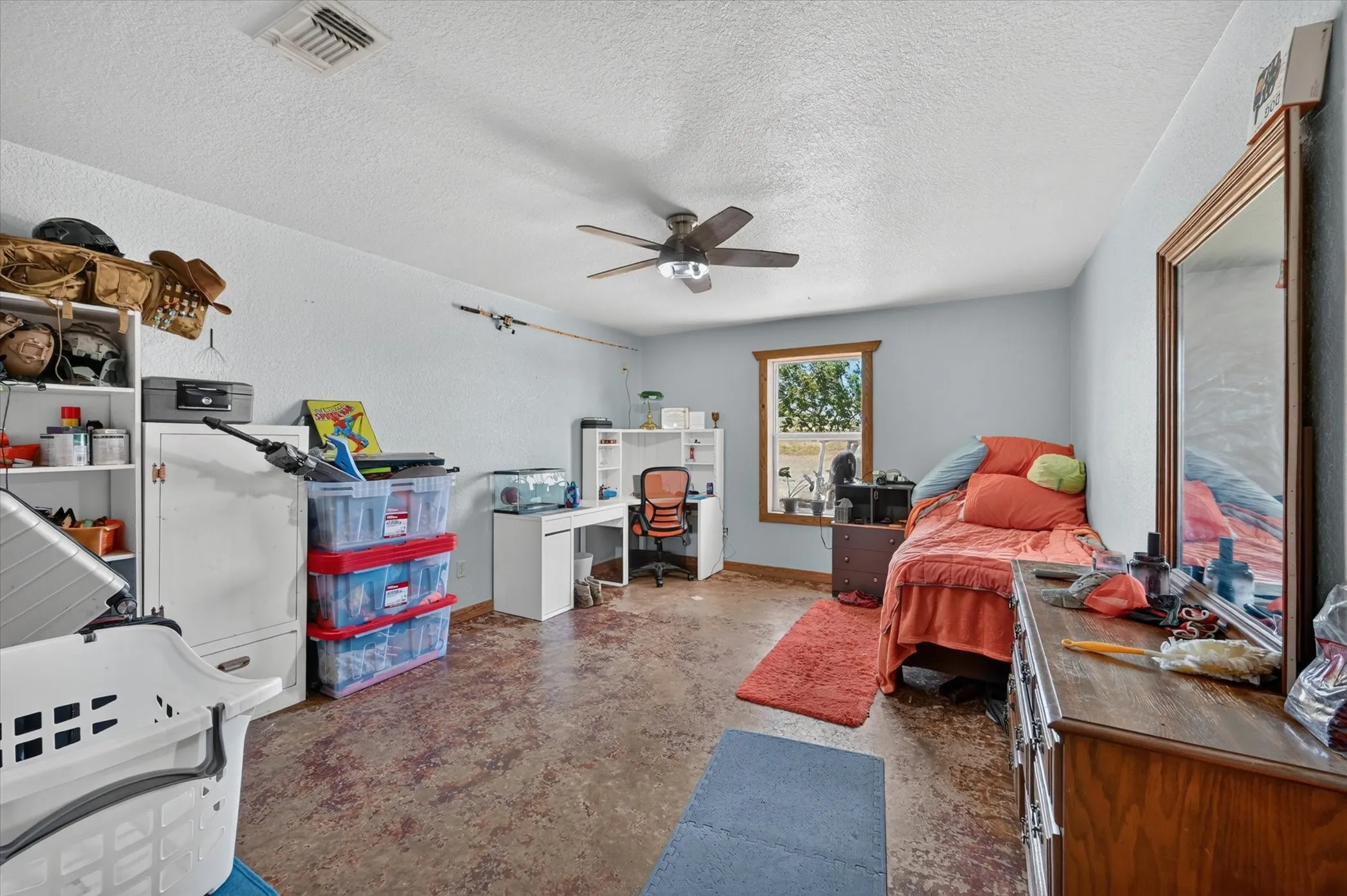 Single Family Residence For Sale in Ellis County , 901 Marion Road, Venus, Texas 76084, 3 Bedroom, 2 Bathroom, Garage spaces, 1,880 Sqft, built in 2004, mls#21313253, Real Estate Agent in Venus, Homes For Sale in Ellis county, Homes For Sale in Venus, Realtor in Venus Texas, Real Estate Brokerage Independent Realty Texas, Luminita Cordes Realtor