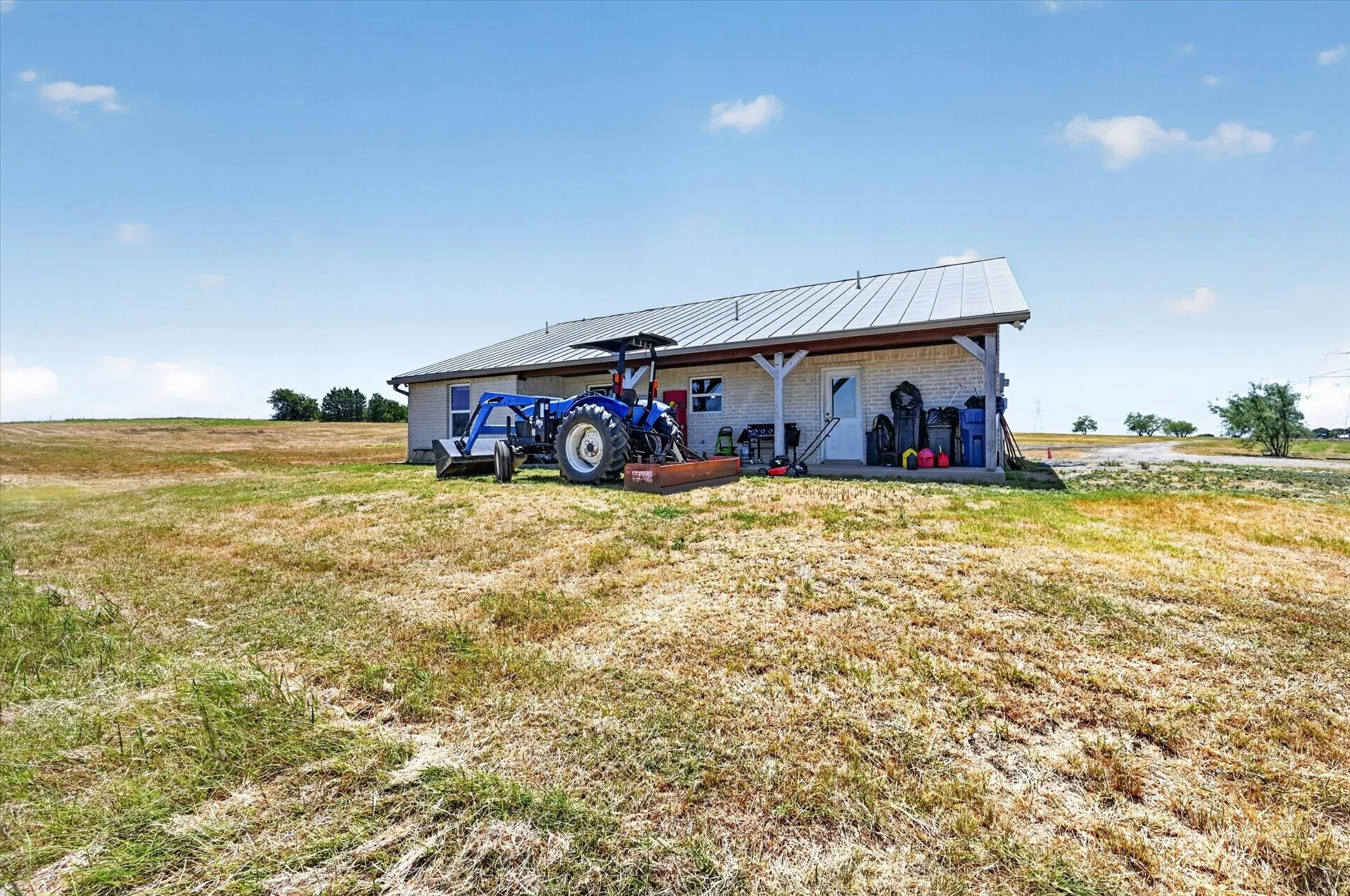 Single Family Residence For Sale in Ellis County , 901 Marion Road, Venus, Texas 76084, 3 Bedroom, 2 Bathroom, Garage spaces, 1,880 Sqft, built in 2004, mls#21313253, Real Estate Agent in Venus, Homes For Sale in Ellis county, Homes For Sale in Venus, Realtor in Venus Texas, Real Estate Brokerage Independent Realty Texas, Luminita Cordes Realtor