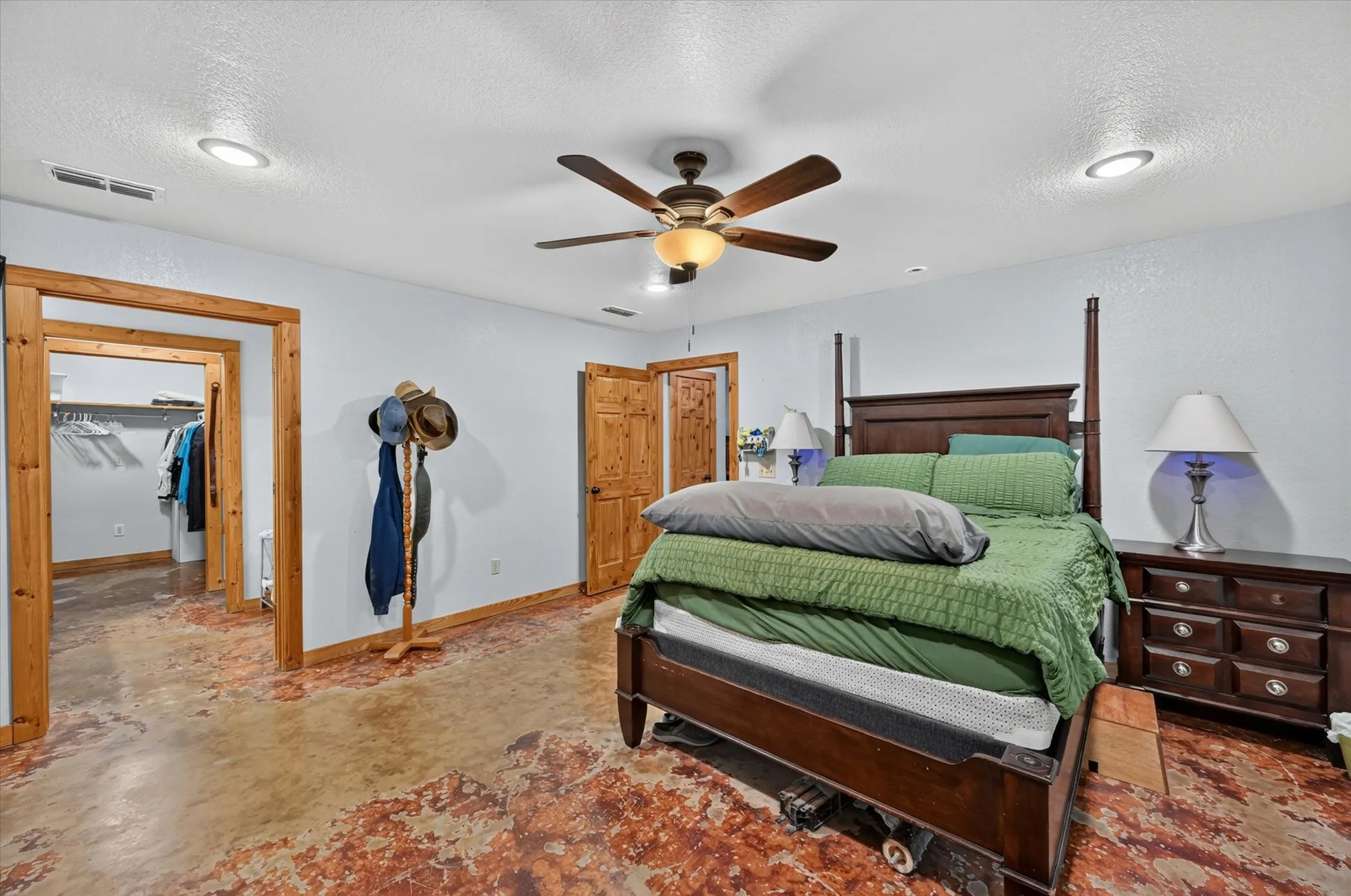 Single Family Residence For Sale in Ellis County , 901 Marion Road, Venus, Texas 76084, 3 Bedroom, 2 Bathroom, Garage spaces, 1,880 Sqft, built in 2004, mls#21313253, Real Estate Agent in Venus, Homes For Sale in Ellis county, Homes For Sale in Venus, Realtor in Venus Texas, Real Estate Brokerage Independent Realty Texas, Luminita Cordes Realtor