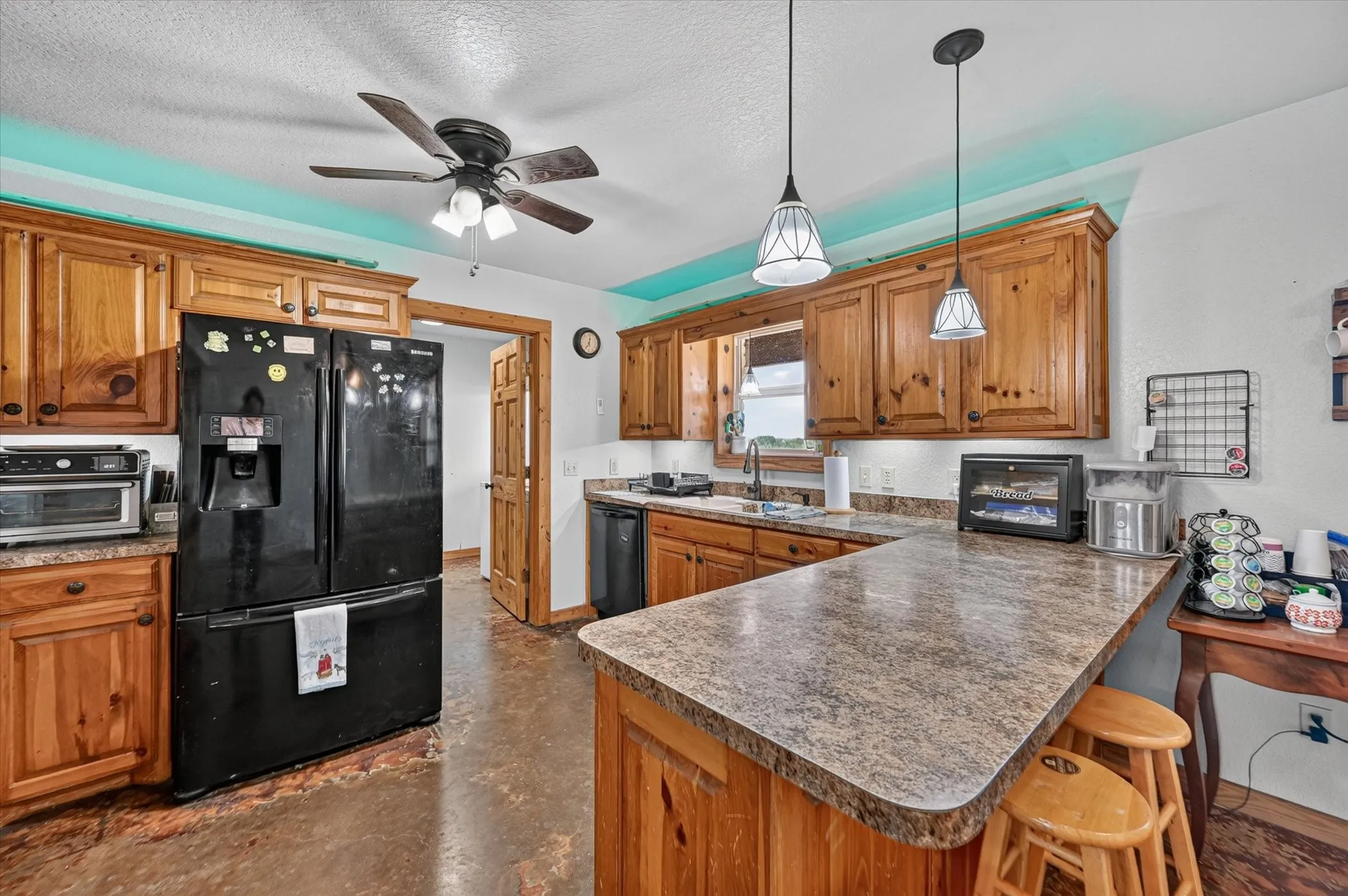 Single Family Residence For Sale in Ellis County , 901 Marion Road, Venus, Texas 76084, 3 Bedroom, 2 Bathroom, Garage spaces, 1,880 Sqft, built in 2004, mls#21313253, Real Estate Agent in Venus, Homes For Sale in Ellis county, Homes For Sale in Venus, Realtor in Venus Texas, Real Estate Brokerage Independent Realty Texas, Luminita Cordes Realtor