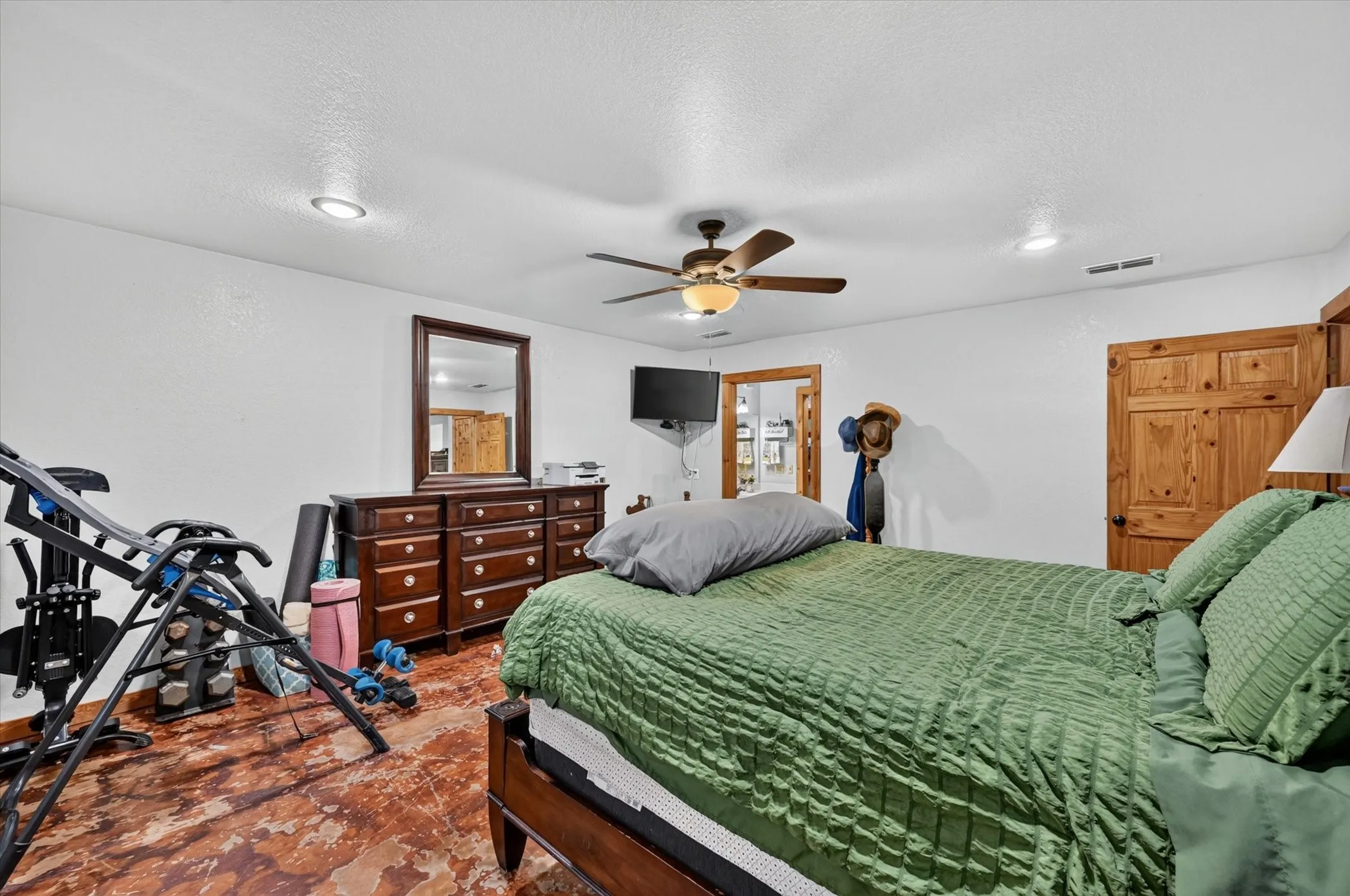 Single Family Residence For Sale in Ellis County , 901 Marion Road, Venus, Texas 76084, 3 Bedroom, 2 Bathroom, Garage spaces, 1,880 Sqft, built in 2004, mls#21313253, Real Estate Agent in Venus, Homes For Sale in Ellis county, Homes For Sale in Venus, Realtor in Venus Texas, Real Estate Brokerage Independent Realty Texas, Luminita Cordes Realtor