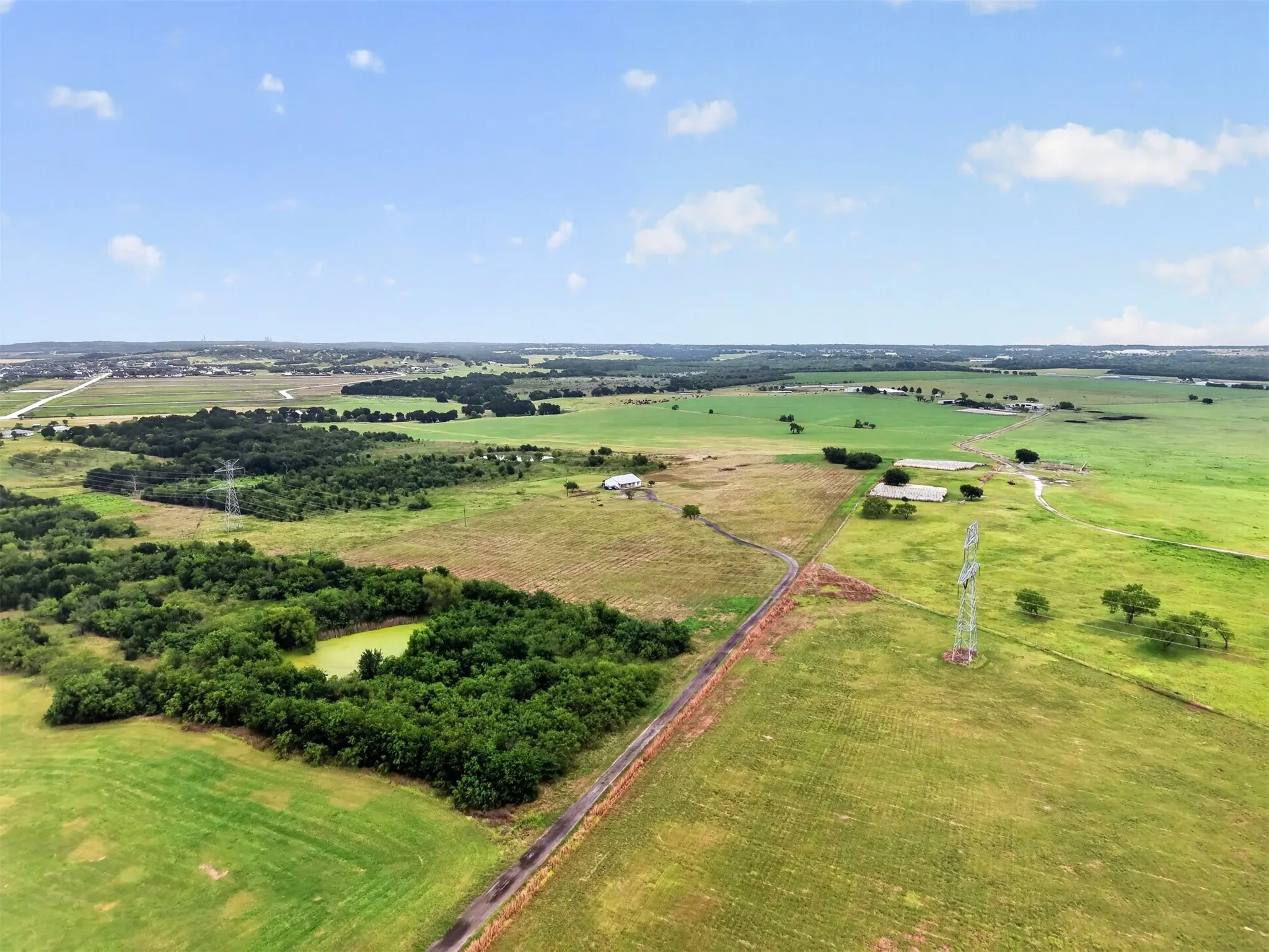 Single Family Residence For Sale in Ellis County , 901 Marion Road, Venus, Texas 76084, 3 Bedroom, 2 Bathroom, Garage spaces, 1,880 Sqft, built in 2004, mls#21313253, Real Estate Agent in Venus, Homes For Sale in Ellis county, Homes For Sale in Venus, Realtor in Venus Texas, Real Estate Brokerage Independent Realty Texas, Luminita Cordes Realtor