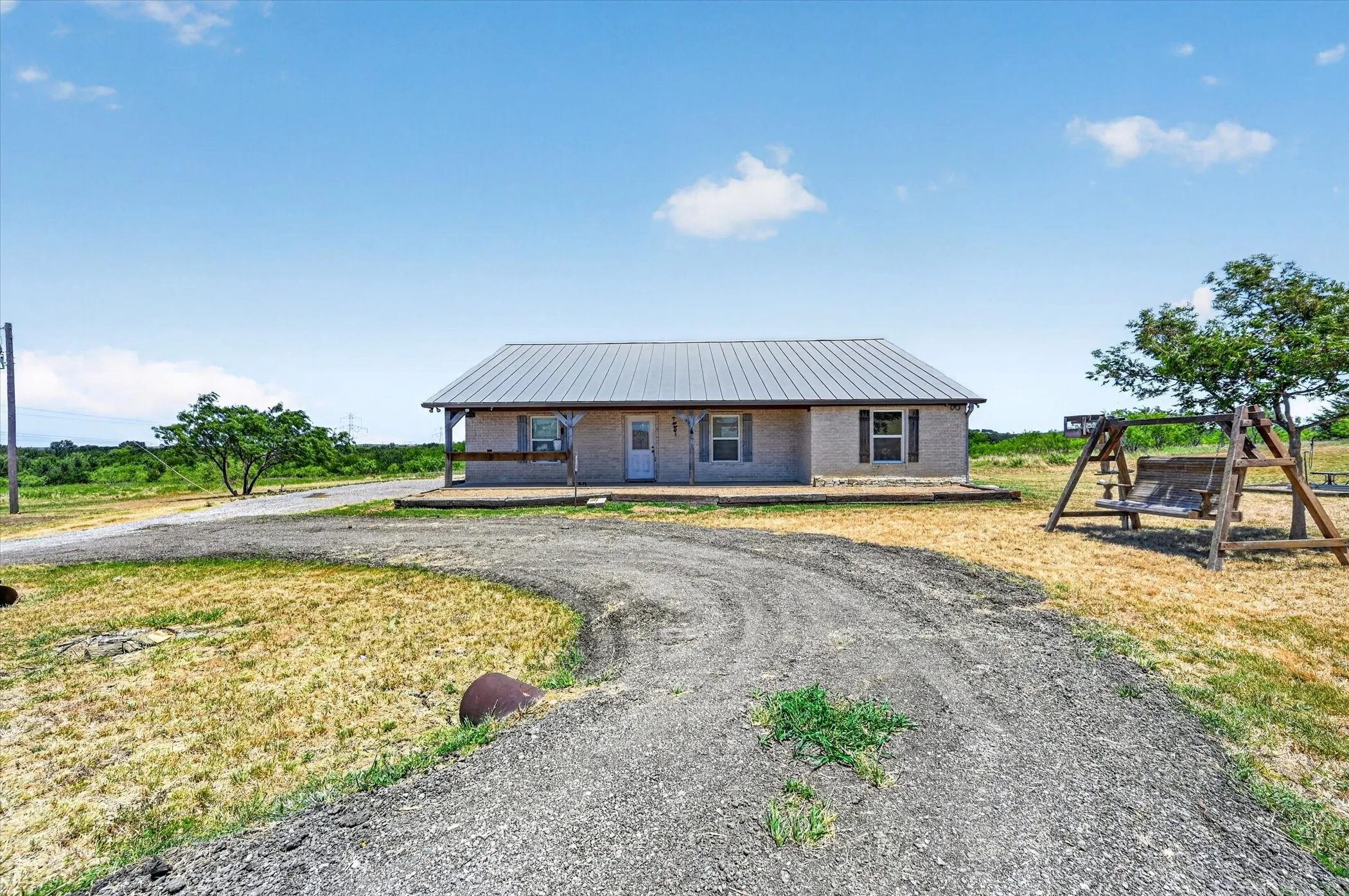 Single Family Residence For Sale in Ellis County , 901 Marion Road, Venus, Texas 76084, 3 Bedroom, 2 Bathroom, Garage spaces, 1,880 Sqft, built in 2004, mls#21313253, Real Estate Agent in Venus, Homes For Sale in Ellis county, Homes For Sale in Venus, Realtor in Venus Texas, Real Estate Brokerage Independent Realty Texas, Luminita Cordes Realtor