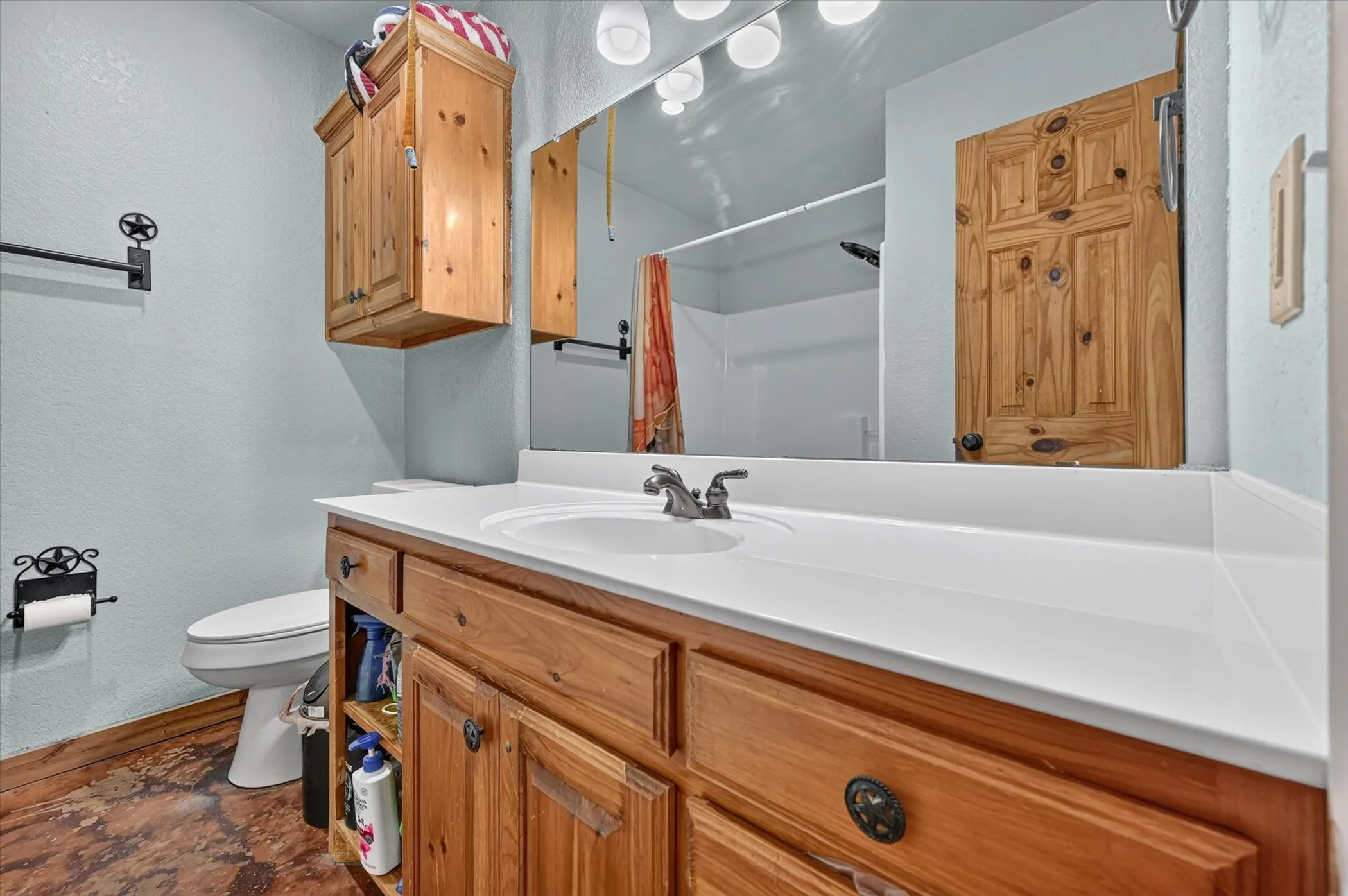 Single Family Residence For Sale in Ellis County , 901 Marion Road, Venus, Texas 76084, 3 Bedroom, 2 Bathroom, Garage spaces, 1,880 Sqft, built in 2004, mls#21313253, Real Estate Agent in Venus, Homes For Sale in Ellis county, Homes For Sale in Venus, Realtor in Venus Texas, Real Estate Brokerage Independent Realty Texas, Luminita Cordes Realtor