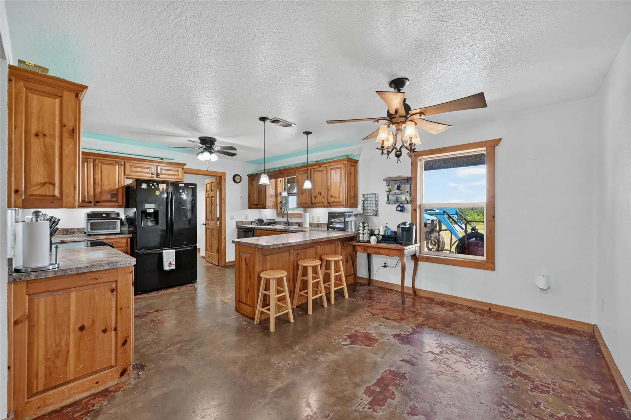Single Family Residence For Sale in Ellis County , 901 Marion Road, Venus, Texas 76084, 3 Bedroom, 2 Bathroom, Garage spaces, 1,880 Sqft, built in 2004, mls#21313253, Real Estate Agent in Venus, Homes For Sale in Ellis county, Homes For Sale in Venus, Realtor in Venus Texas, Real Estate Brokerage Independent Realty Texas, Luminita Cordes Realtor