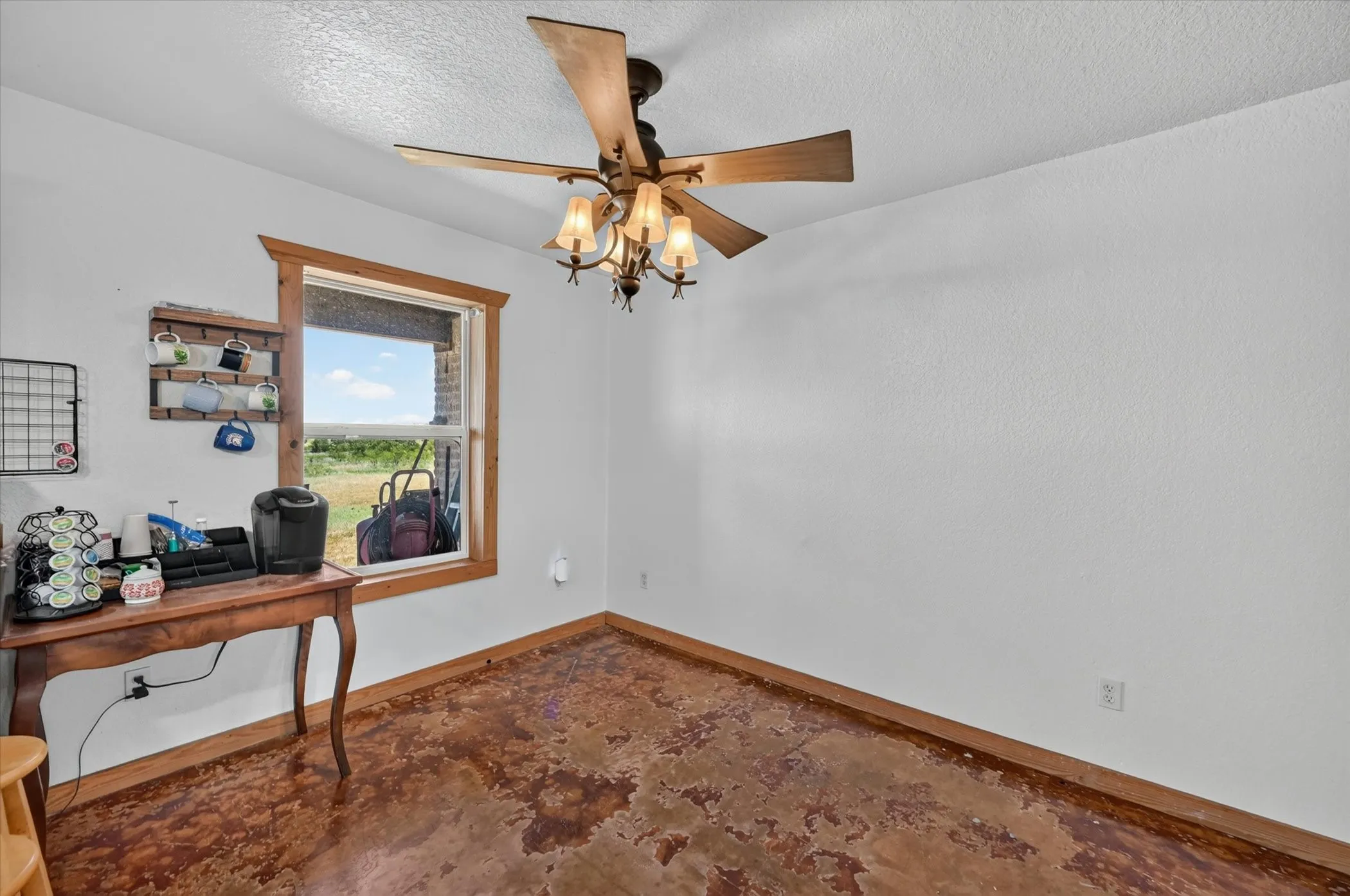 Single Family Residence For Sale in Ellis County , 901 Marion Road, Venus, Texas 76084, 3 Bedroom, 2 Bathroom, Garage spaces, 1,880 Sqft, built in 2004, mls#21313253, Real Estate Agent in Venus, Homes For Sale in Ellis county, Homes For Sale in Venus, Realtor in Venus Texas, Real Estate Brokerage Independent Realty Texas, Luminita Cordes Realtor