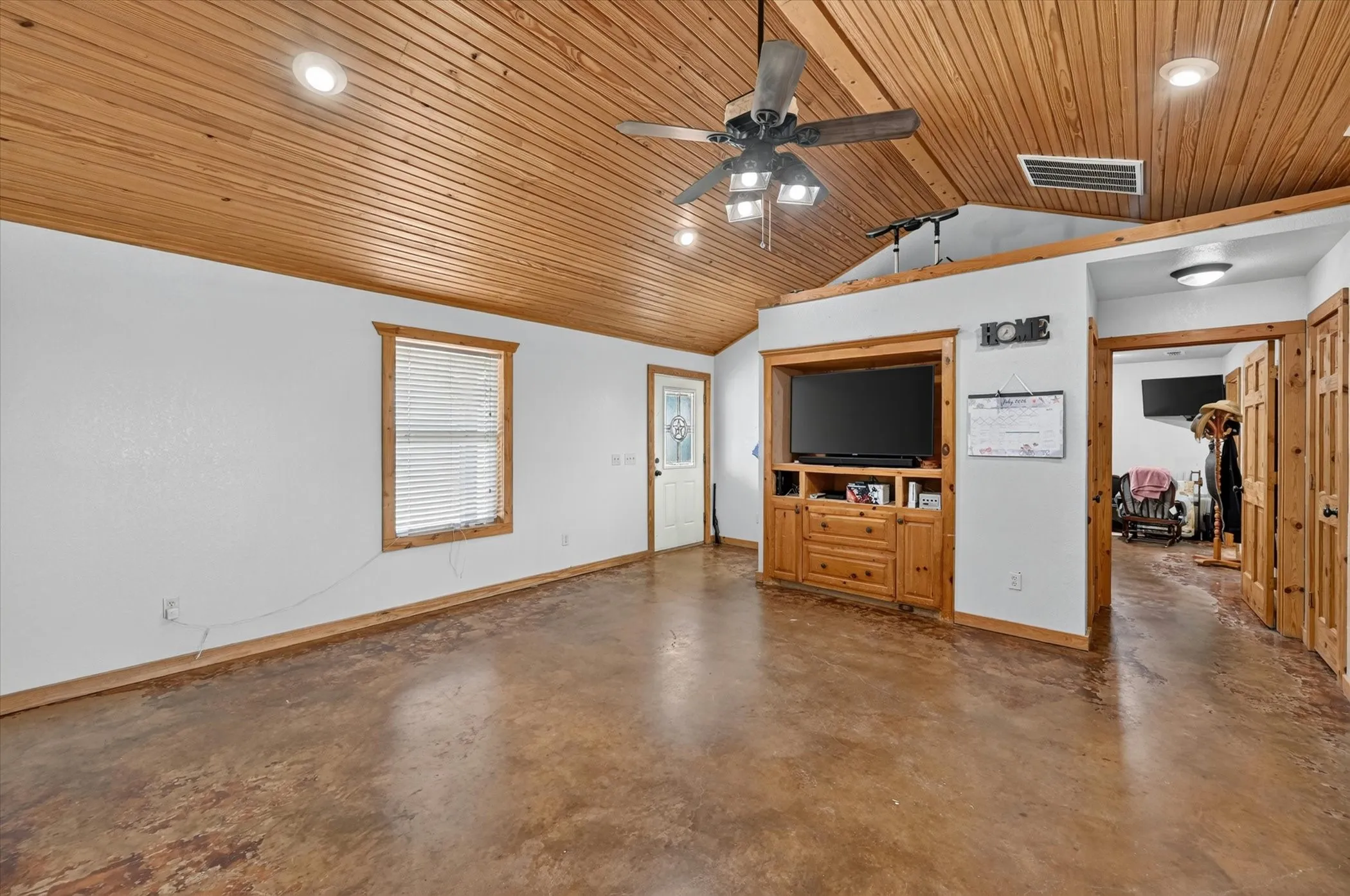 Single Family Residence For Sale in Ellis County , 901 Marion Road, Venus, Texas 76084, 3 Bedroom, 2 Bathroom, Garage spaces, 1,880 Sqft, built in 2004, mls#21313253, Real Estate Agent in Venus, Homes For Sale in Ellis county, Homes For Sale in Venus, Realtor in Venus Texas, Real Estate Brokerage Independent Realty Texas, Luminita Cordes Realtor