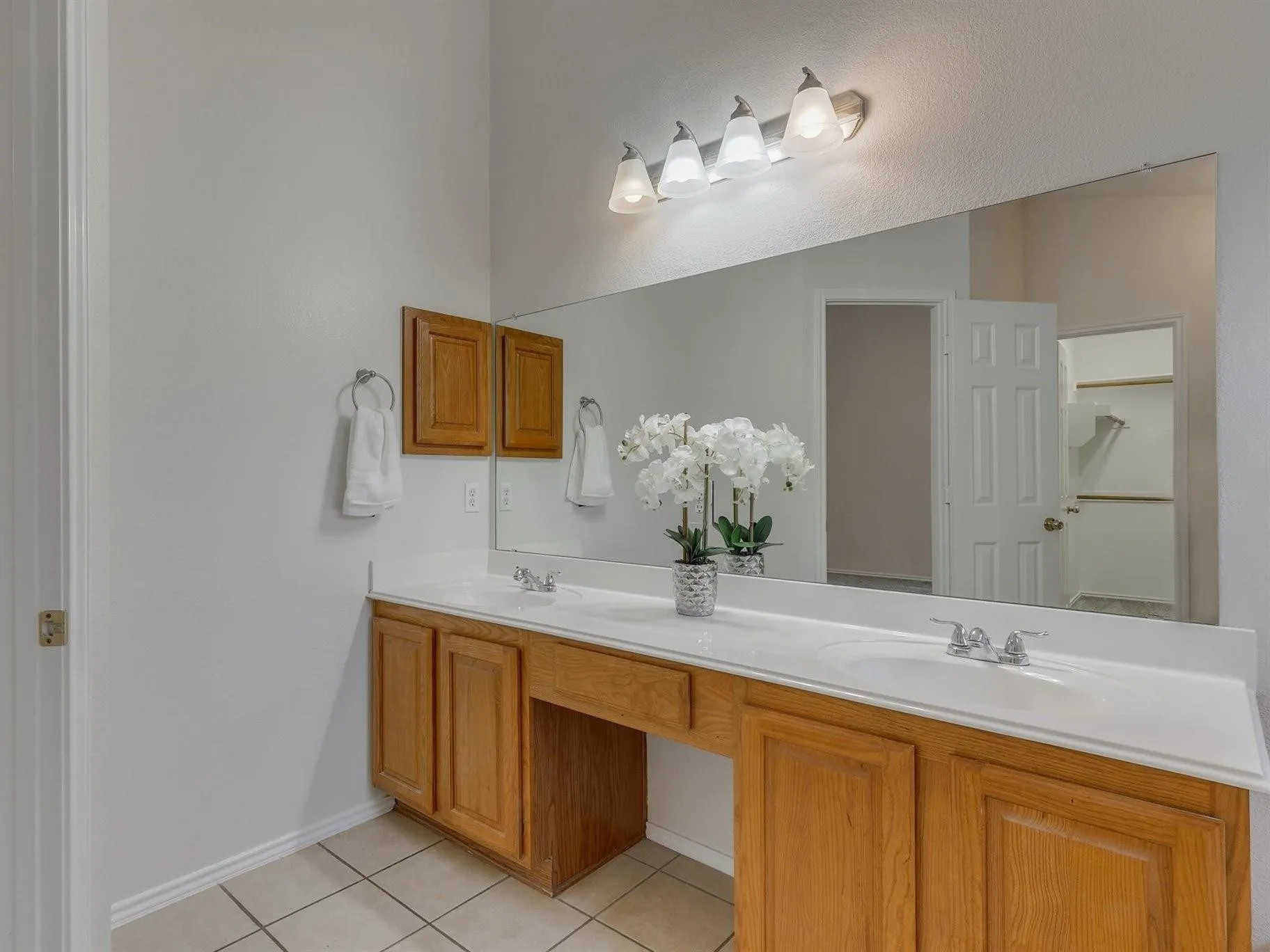 Single Family Residence For Rent in Tarrant County , 10124 Pear Street, Fort Worth, Texas 76244, 4 Bedroom, 2 Bathroom, 2 Garage spaces, 1,890 Sqft, built in 2004, Price $2,575, mls#21328864, Real Estate Agent in Fort Worth, Homes For Rent in Tarrant county, Homes For Rent in Fort Worth, Realtor in Fort Worth Texas, Real Estate Brokerage Independent Realty Texas, Luminita Cordes Realtor