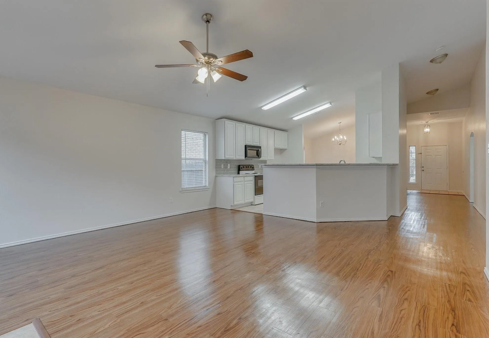 Single Family Residence For Rent in Tarrant County , 10124 Pear Street, Fort Worth, Texas 76244, 4 Bedroom, 2 Bathroom, 2 Garage spaces, 1,890 Sqft, built in 2004, Price $2,575, mls#21328864, Real Estate Agent in Fort Worth, Homes For Rent in Tarrant county, Homes For Rent in Fort Worth, Realtor in Fort Worth Texas, Real Estate Brokerage Independent Realty Texas, Luminita Cordes Realtor