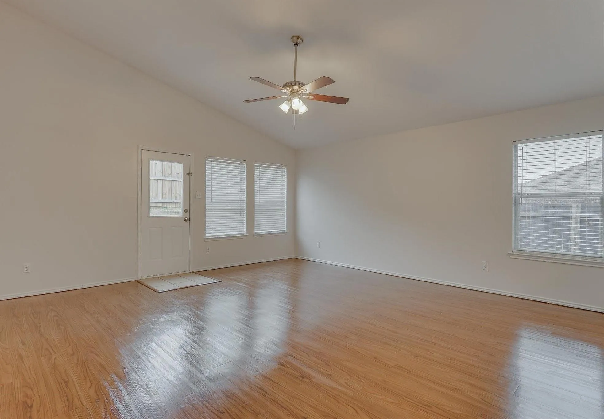 Single Family Residence For Rent in Tarrant County , 10124 Pear Street, Fort Worth, Texas 76244, 4 Bedroom, 2 Bathroom, 2 Garage spaces, 1,890 Sqft, built in 2004, Price $2,575, mls#21328864, Real Estate Agent in Fort Worth, Homes For Rent in Tarrant county, Homes For Rent in Fort Worth, Realtor in Fort Worth Texas, Real Estate Brokerage Independent Realty Texas, Luminita Cordes Realtor