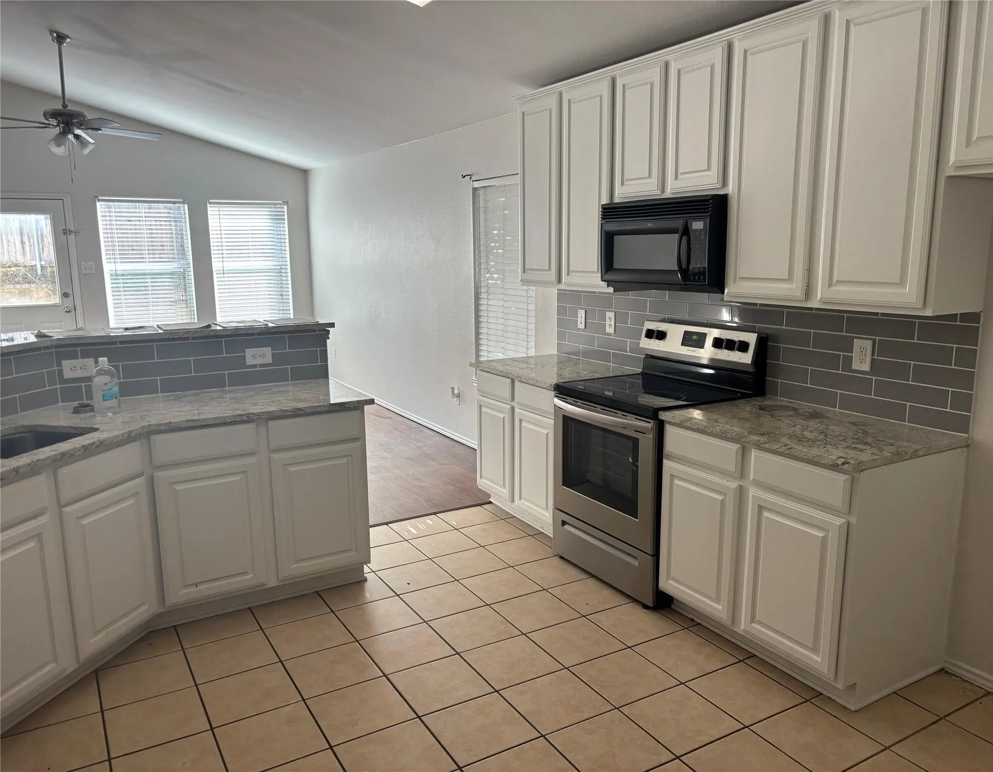 Single Family Residence For Rent in Tarrant County , 10124 Pear Street, Fort Worth, Texas 76244, 4 Bedroom, 2 Bathroom, 2 Garage spaces, 1,890 Sqft, built in 2004, Price $2,575, mls#21328864, Real Estate Agent in Fort Worth, Homes For Rent in Tarrant county, Homes For Rent in Fort Worth, Realtor in Fort Worth Texas, Real Estate Brokerage Independent Realty Texas, Luminita Cordes Realtor
