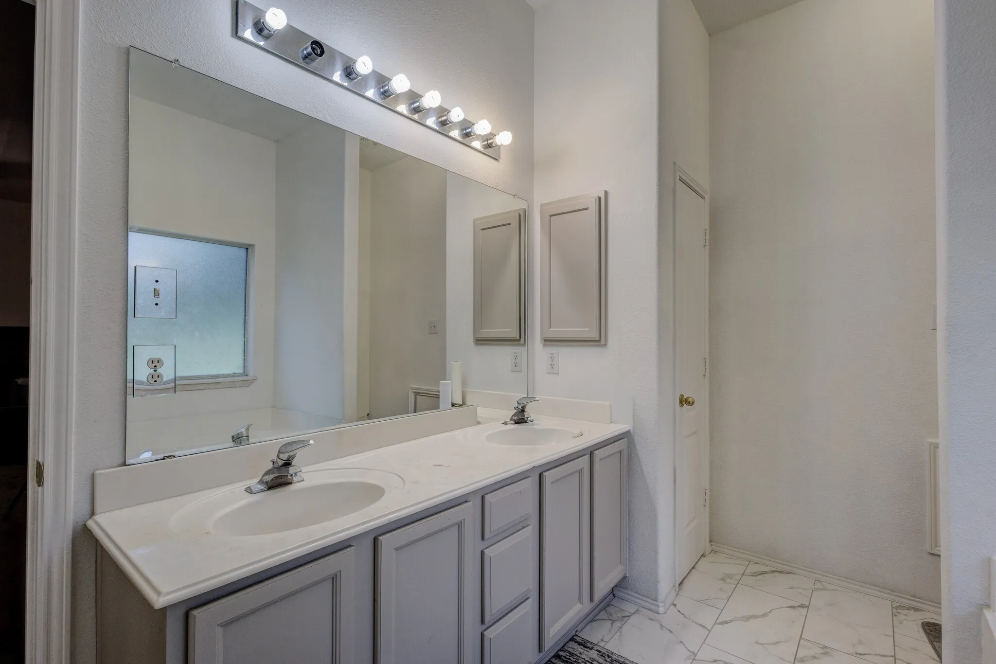 Single Family Residence For Sale in Dallas County , 10718 J A Forster Drive, Rowlett, Texas 75089, 3 Bedroom, 2 Bathroom, 2 Garage spaces, 1,746 Sqft, built in 2002, mls#21322658, Real Estate Agent in Rowlett, Homes For Sale in Dallas county, Homes For Sale in Rowlett, Realtor in Rowlett Texas, Real Estate Brokerage Independent Realty Texas, Luminita Cordes Realtor
