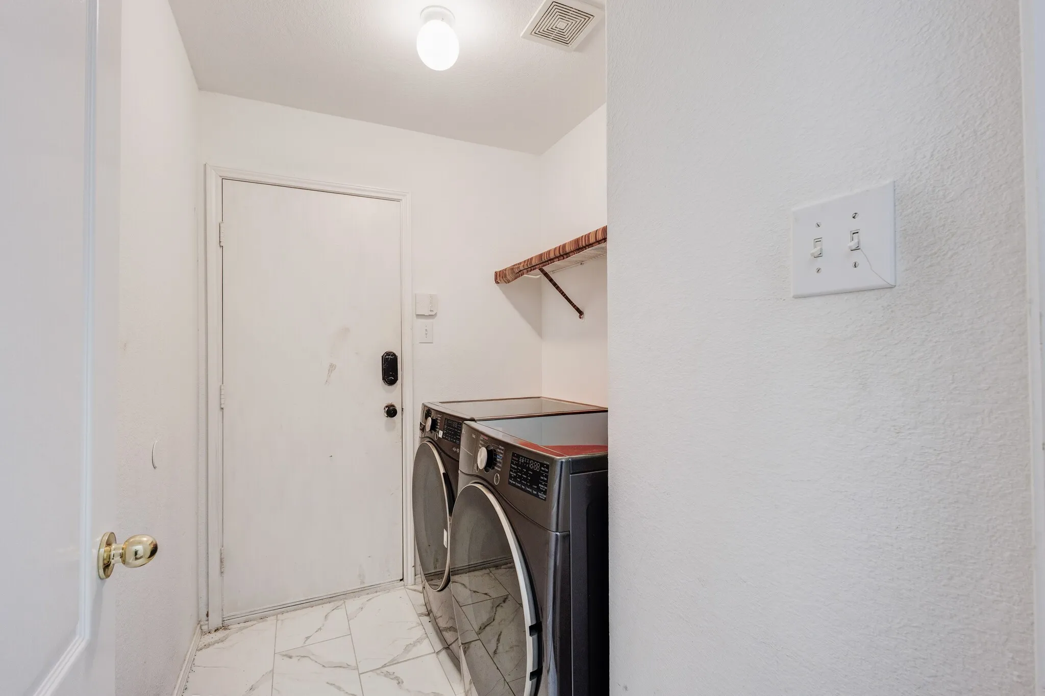 Single Family Residence For Sale in Dallas County , 10718 J A Forster Drive, Rowlett, Texas 75089, 3 Bedroom, 2 Bathroom, 2 Garage spaces, 1,746 Sqft, built in 2002, mls#21322658, Real Estate Agent in Rowlett, Homes For Sale in Dallas county, Homes For Sale in Rowlett, Realtor in Rowlett Texas, Real Estate Brokerage Independent Realty Texas, Luminita Cordes Realtor
