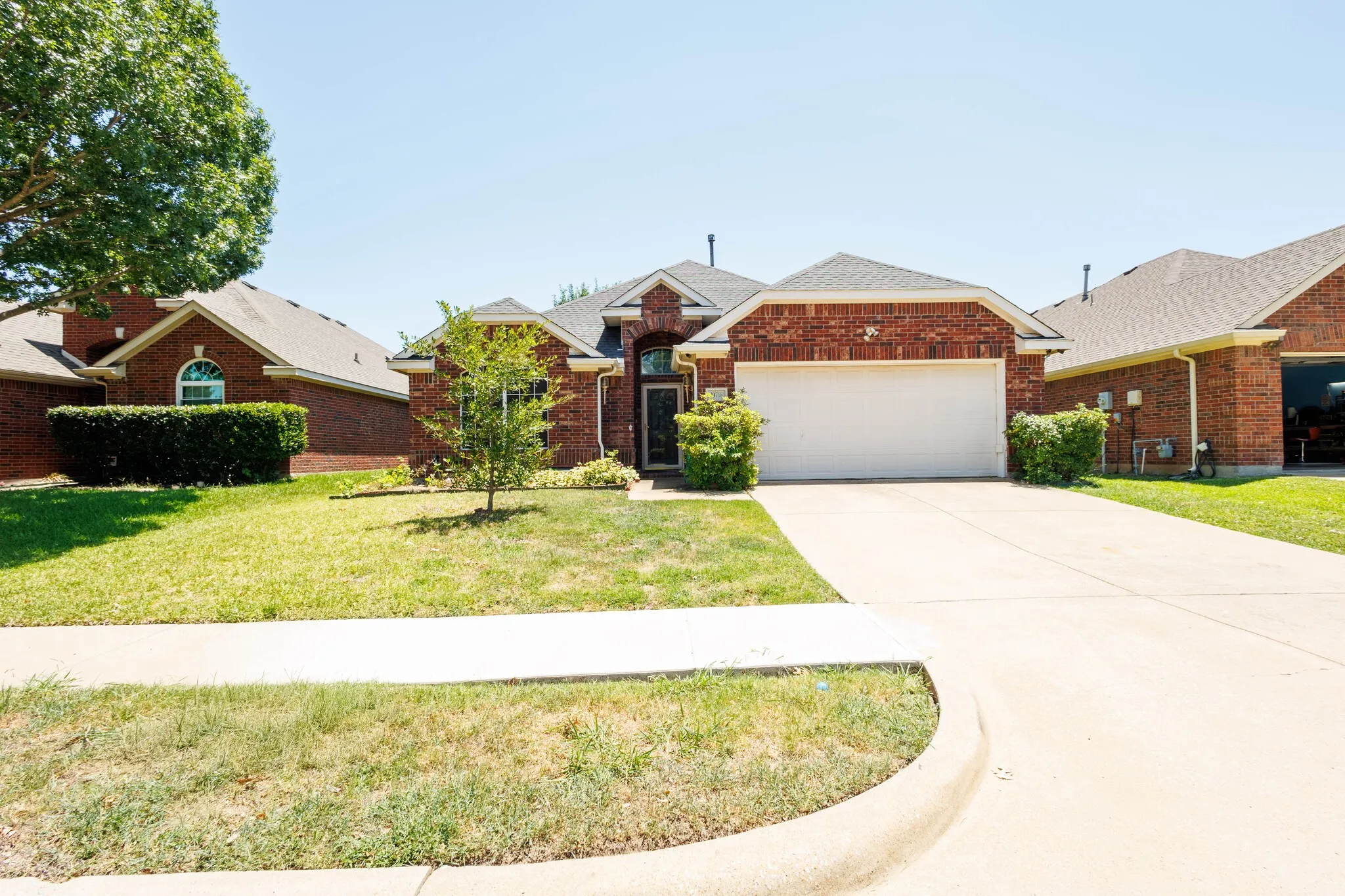 Single Family Residence For Sale in Dallas County , 10718 J A Forster Drive, Rowlett, Texas 75089, 3 Bedroom, 2 Bathroom, 2 Garage spaces, 1,746 Sqft, built in 2002, mls#21322658, Real Estate Agent in Rowlett, Homes For Sale in Dallas county, Homes For Sale in Rowlett, Realtor in Rowlett Texas, Real Estate Brokerage Independent Realty Texas, Luminita Cordes Realtor