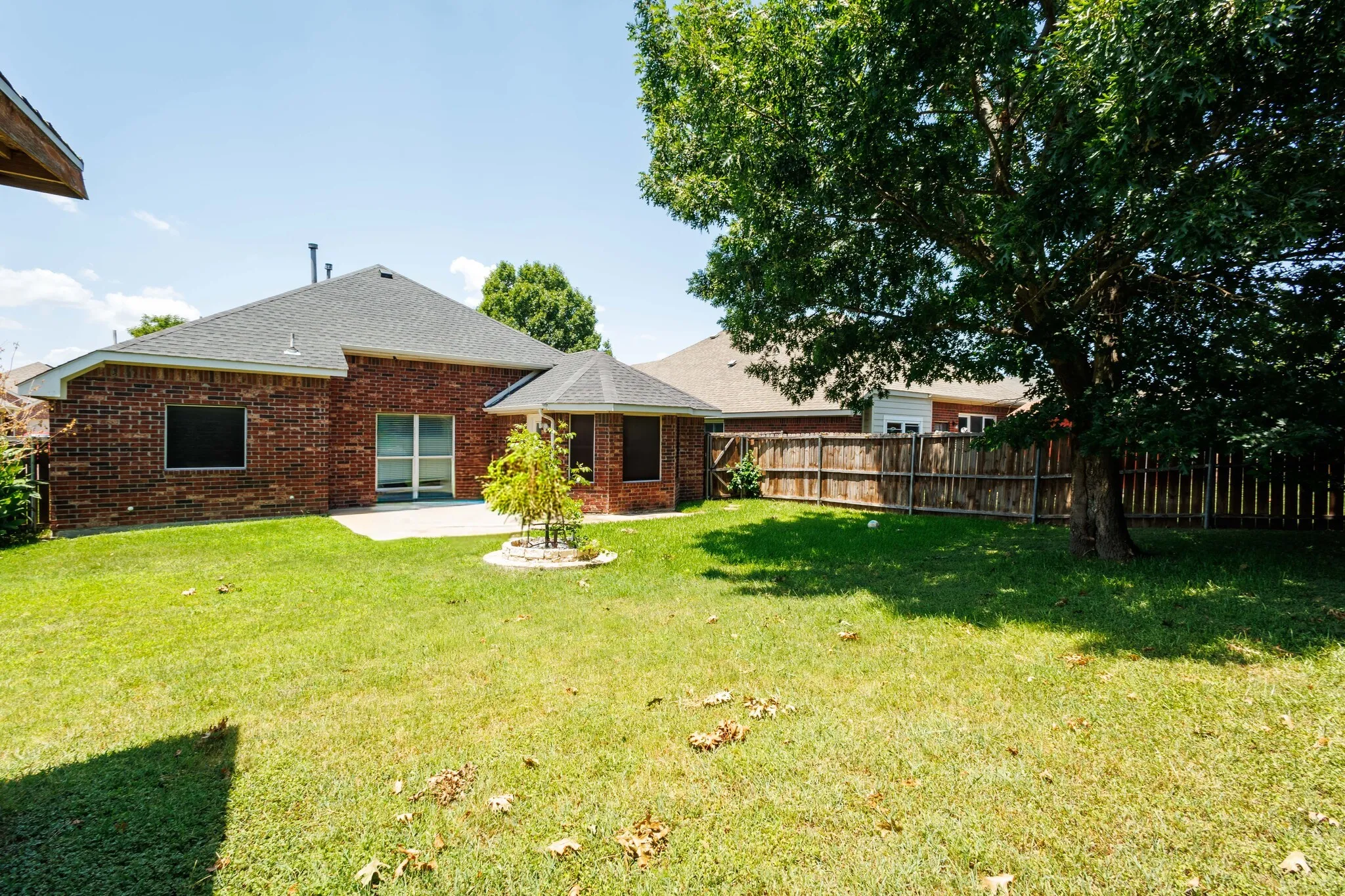 Single Family Residence For Sale in Dallas County , 10718 J A Forster Drive, Rowlett, Texas 75089, 3 Bedroom, 2 Bathroom, 2 Garage spaces, 1,746 Sqft, built in 2002, mls#21322658, Real Estate Agent in Rowlett, Homes For Sale in Dallas county, Homes For Sale in Rowlett, Realtor in Rowlett Texas, Real Estate Brokerage Independent Realty Texas, Luminita Cordes Realtor
