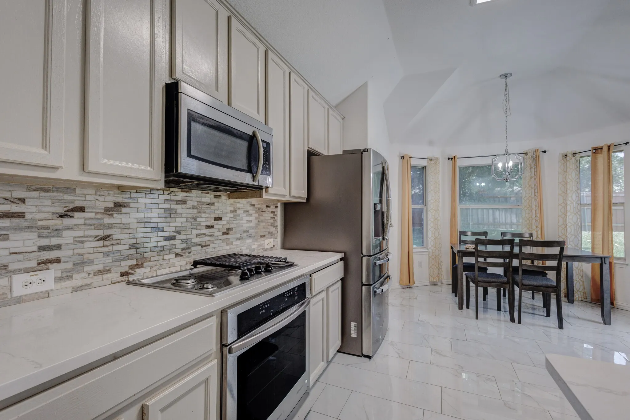 Single Family Residence For Sale in Dallas County , 10718 J A Forster Drive, Rowlett, Texas 75089, 3 Bedroom, 2 Bathroom, 2 Garage spaces, 1,746 Sqft, built in 2002, mls#21322658, Real Estate Agent in Rowlett, Homes For Sale in Dallas county, Homes For Sale in Rowlett, Realtor in Rowlett Texas, Real Estate Brokerage Independent Realty Texas, Luminita Cordes Realtor