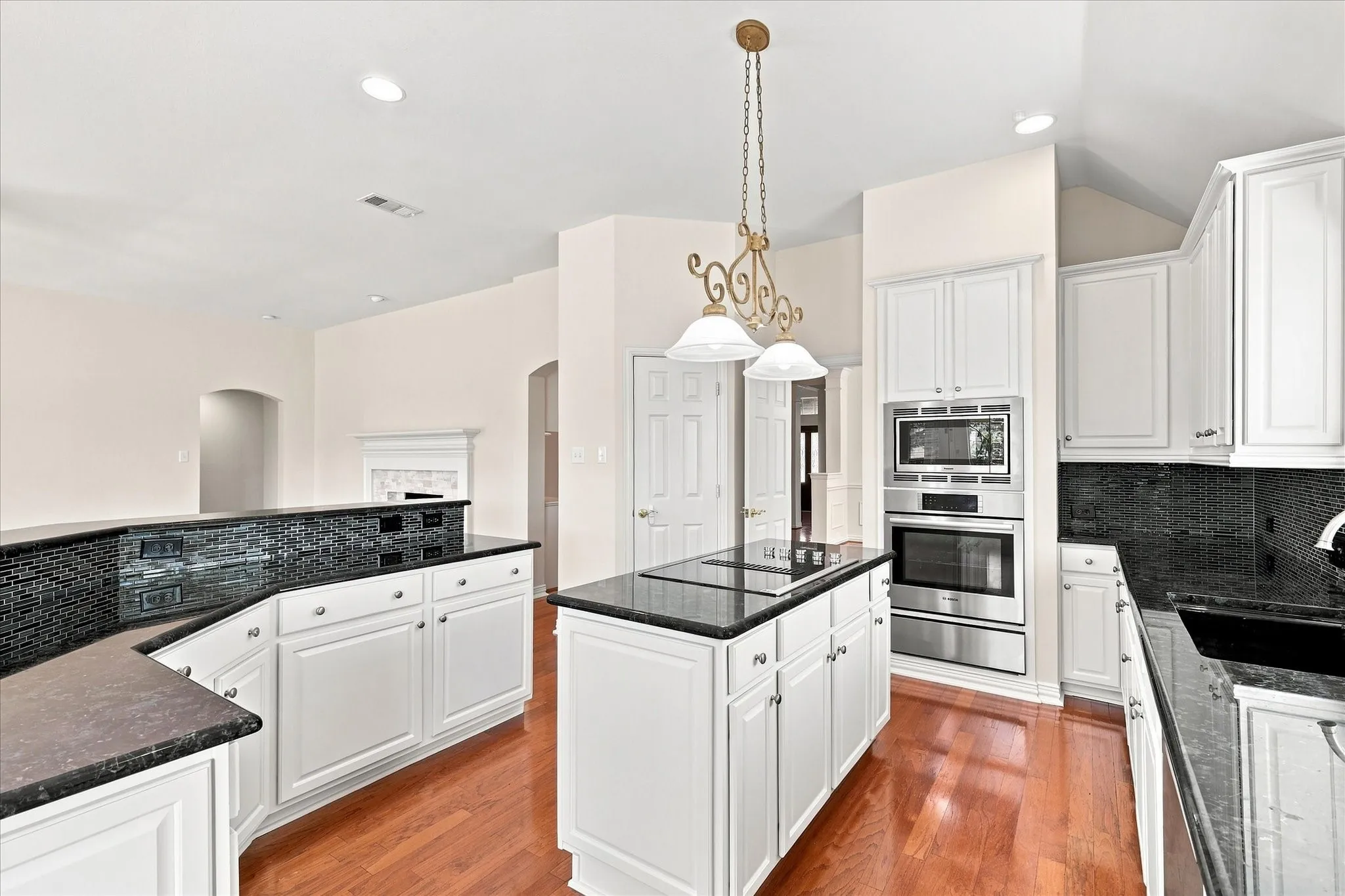 Single Family Residence For Sale in Dallas County , 951 Mallard Drive, Coppell, Texas 75019, 4 Bedroom, 3 Bathroom, 3 Garage spaces, 3,128 Sqft, built in 1997, mls#21327691, Real Estate Agent in Coppell, Homes For Sale in Dallas county, Homes For Sale in Coppell, Realtor in Coppell Texas, Real Estate Brokerage Independent Realty Texas, Luminita Cordes Realtor