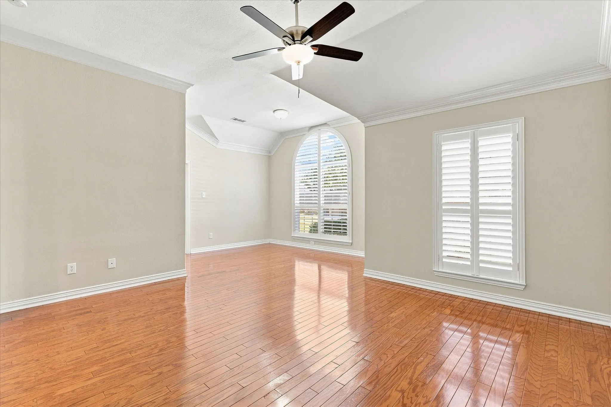 Single Family Residence For Sale in Dallas County , 951 Mallard Drive, Coppell, Texas 75019, 4 Bedroom, 3 Bathroom, 3 Garage spaces, 3,128 Sqft, built in 1997, mls#21327691, Real Estate Agent in Coppell, Homes For Sale in Dallas county, Homes For Sale in Coppell, Realtor in Coppell Texas, Real Estate Brokerage Independent Realty Texas, Luminita Cordes Realtor
