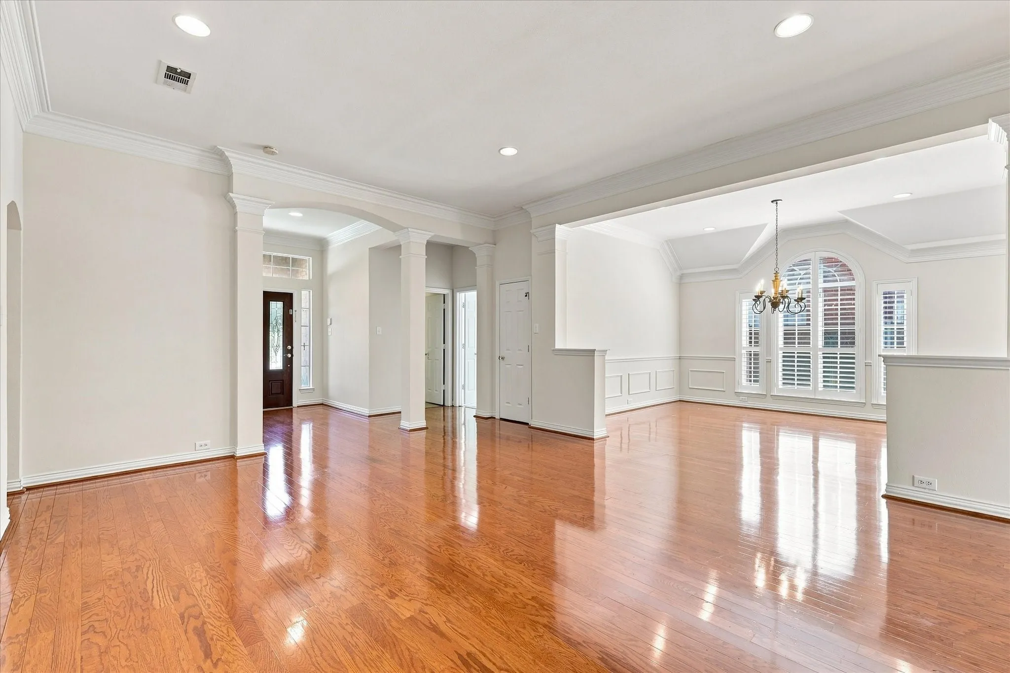 Single Family Residence For Sale in Dallas County , 951 Mallard Drive, Coppell, Texas 75019, 4 Bedroom, 3 Bathroom, 3 Garage spaces, 3,128 Sqft, built in 1997, mls#21327691, Real Estate Agent in Coppell, Homes For Sale in Dallas county, Homes For Sale in Coppell, Realtor in Coppell Texas, Real Estate Brokerage Independent Realty Texas, Luminita Cordes Realtor