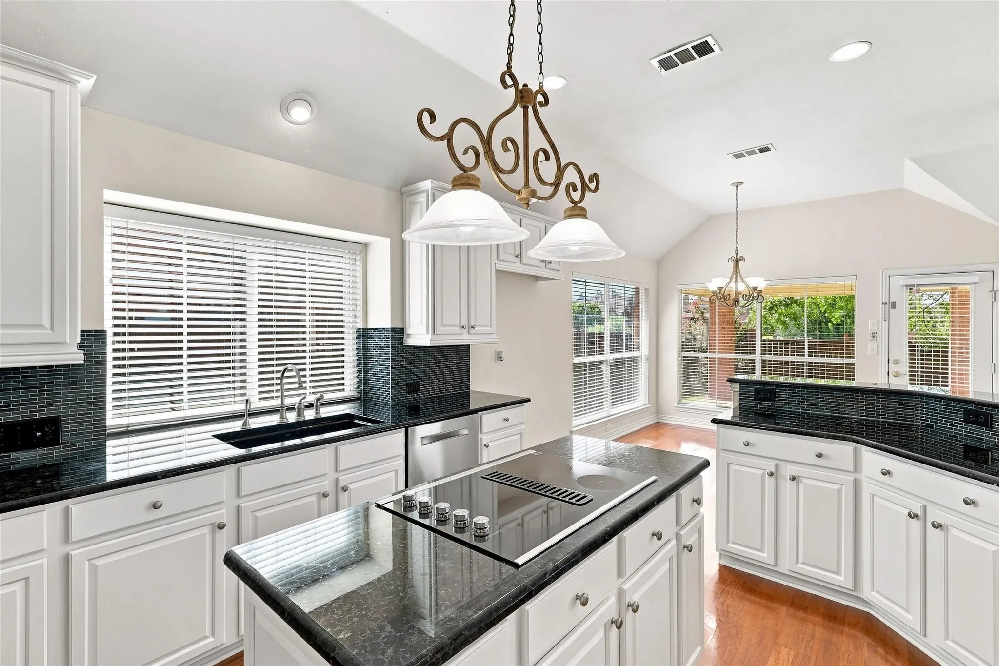 Single Family Residence For Sale in Dallas County , 951 Mallard Drive, Coppell, Texas 75019, 4 Bedroom, 3 Bathroom, 3 Garage spaces, 3,128 Sqft, built in 1997, mls#21327691, Real Estate Agent in Coppell, Homes For Sale in Dallas county, Homes For Sale in Coppell, Realtor in Coppell Texas, Real Estate Brokerage Independent Realty Texas, Luminita Cordes Realtor