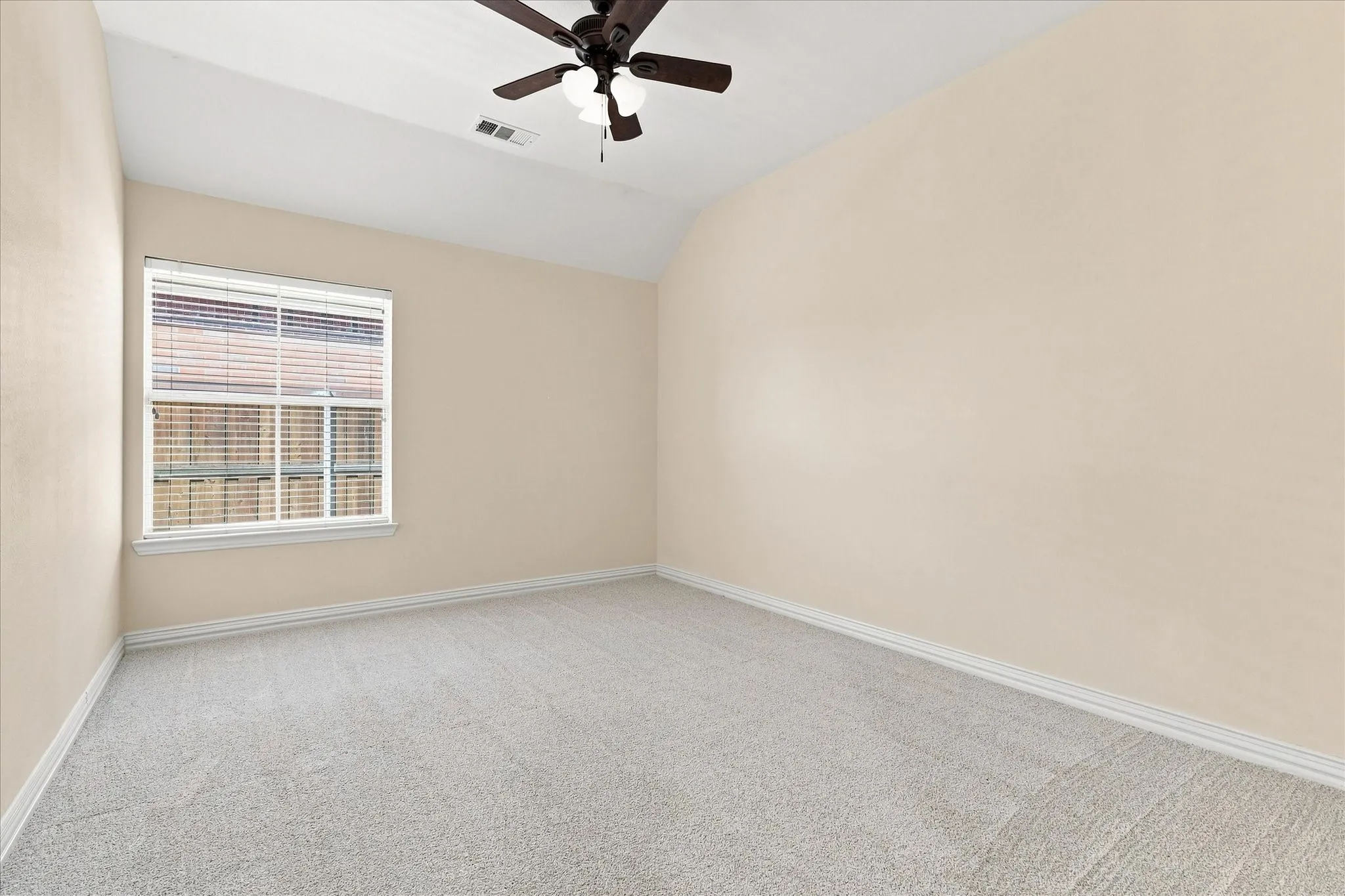 Single Family Residence For Sale in Dallas County , 951 Mallard Drive, Coppell, Texas 75019, 4 Bedroom, 3 Bathroom, 3 Garage spaces, 3,128 Sqft, built in 1997, mls#21327691, Real Estate Agent in Coppell, Homes For Sale in Dallas county, Homes For Sale in Coppell, Realtor in Coppell Texas, Real Estate Brokerage Independent Realty Texas, Luminita Cordes Realtor